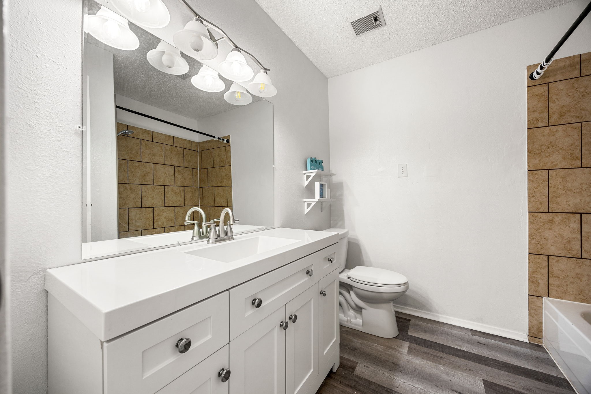 418 Garland Drive 231 Property Photo 17