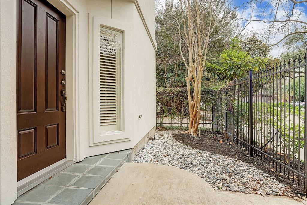 1412 Castle Court A Property Photo 3