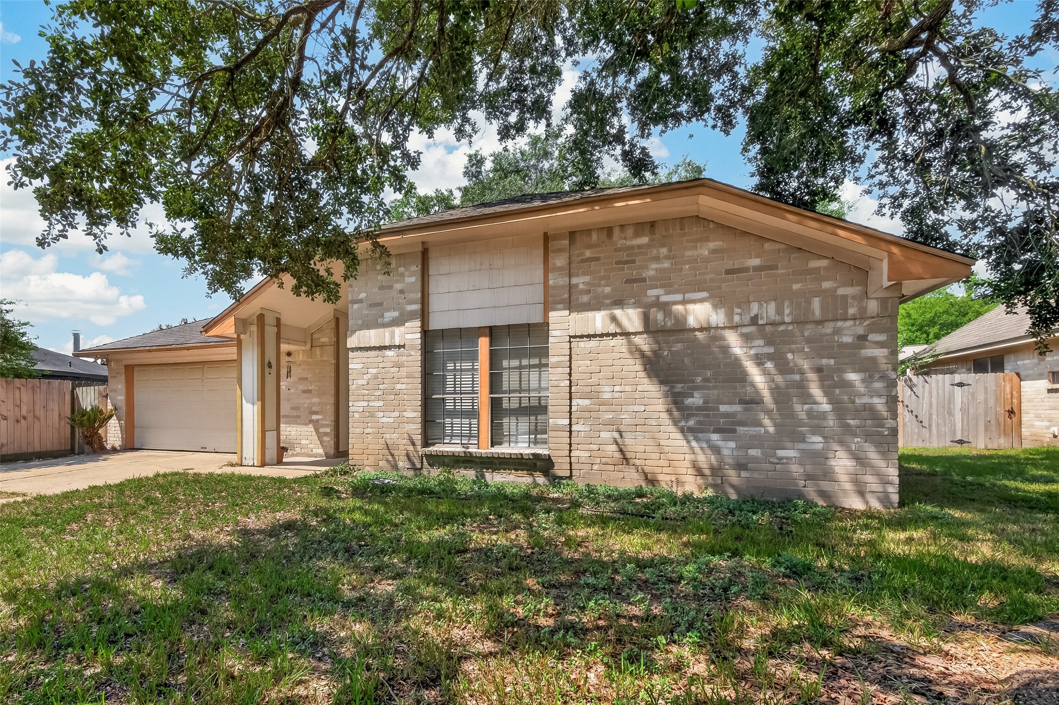 6423 Crakston Street Property Photo 4