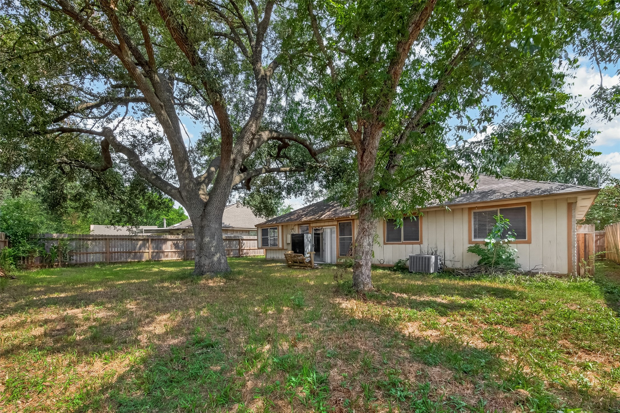 6423 Crakston Street Property Photo 5