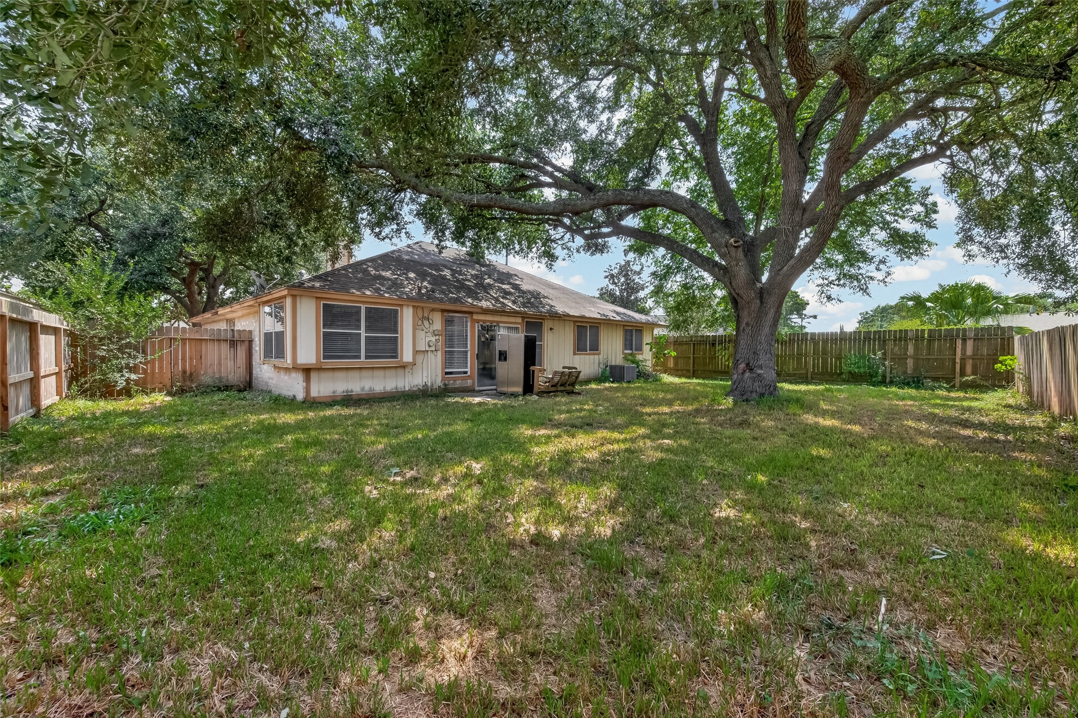 6423 Crakston Street Property Photo 6