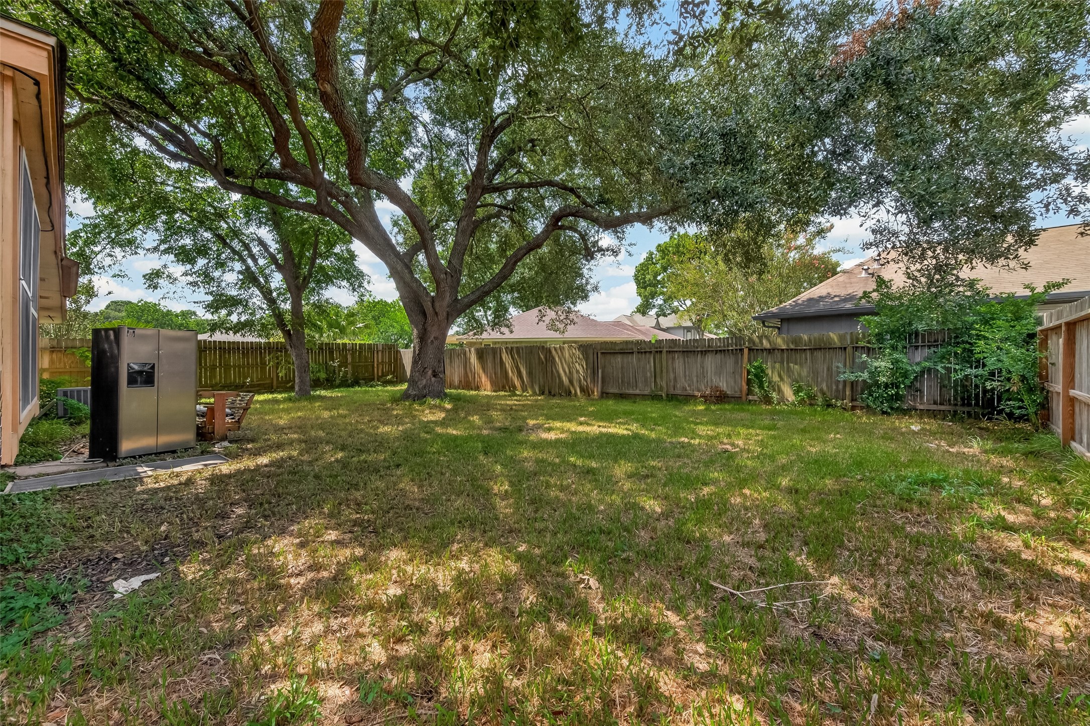 6423 Crakston Street Property Photo 7