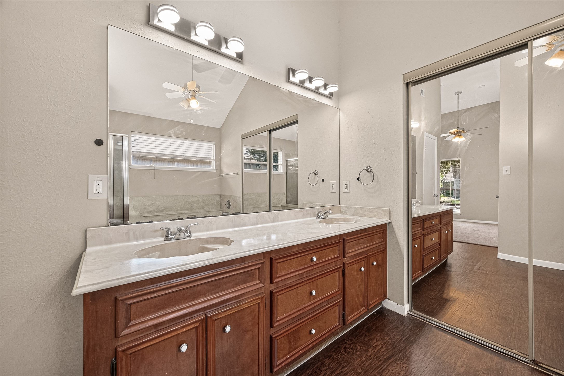 6423 Crakston Street Property Photo 10
