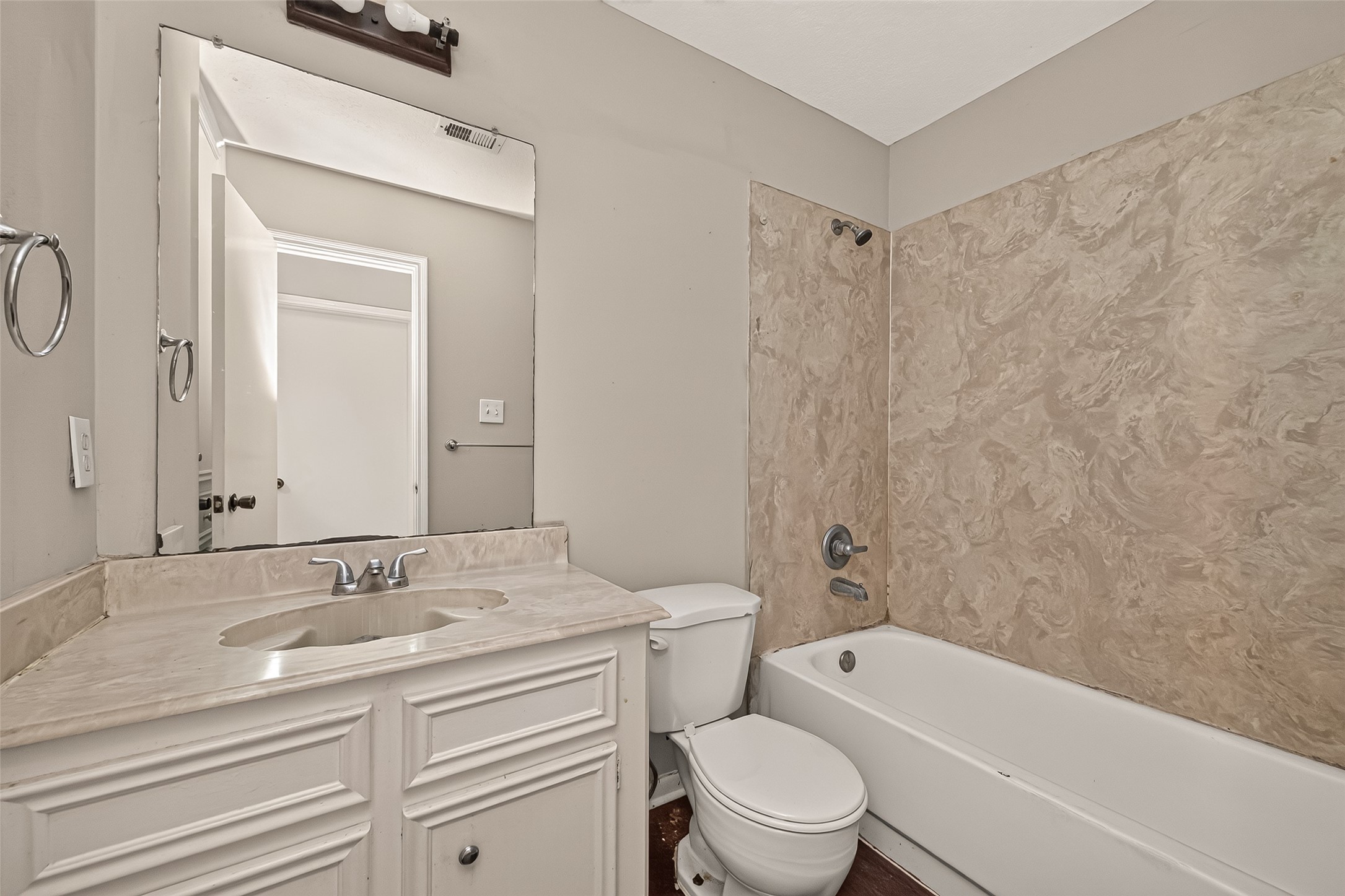 6423 Crakston Street Property Photo 17