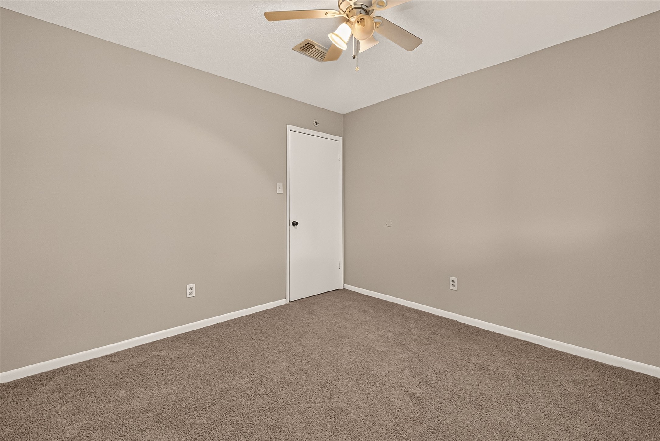 6423 Crakston Street Property Photo 18