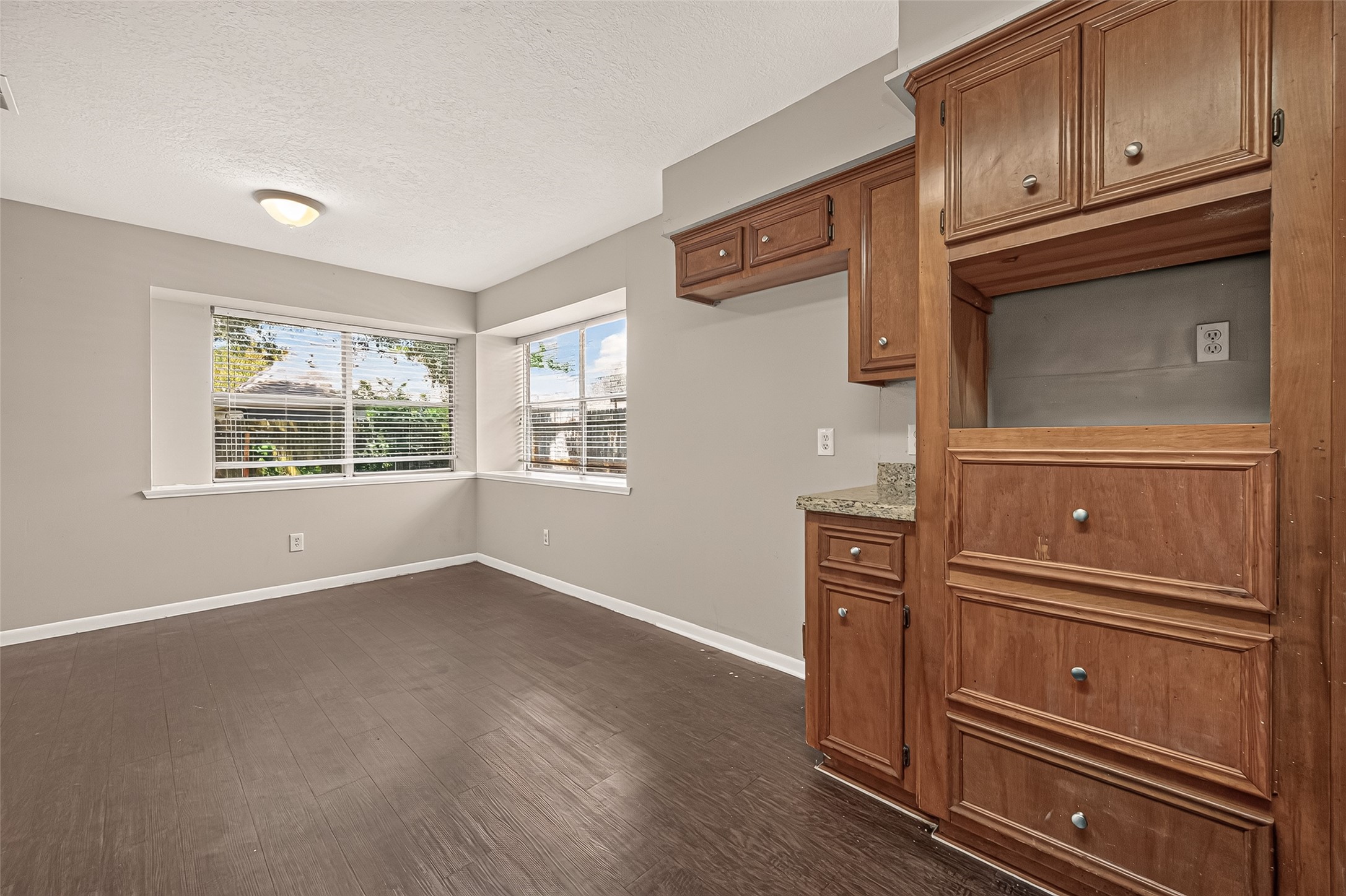 6423 Crakston Street Property Photo 23