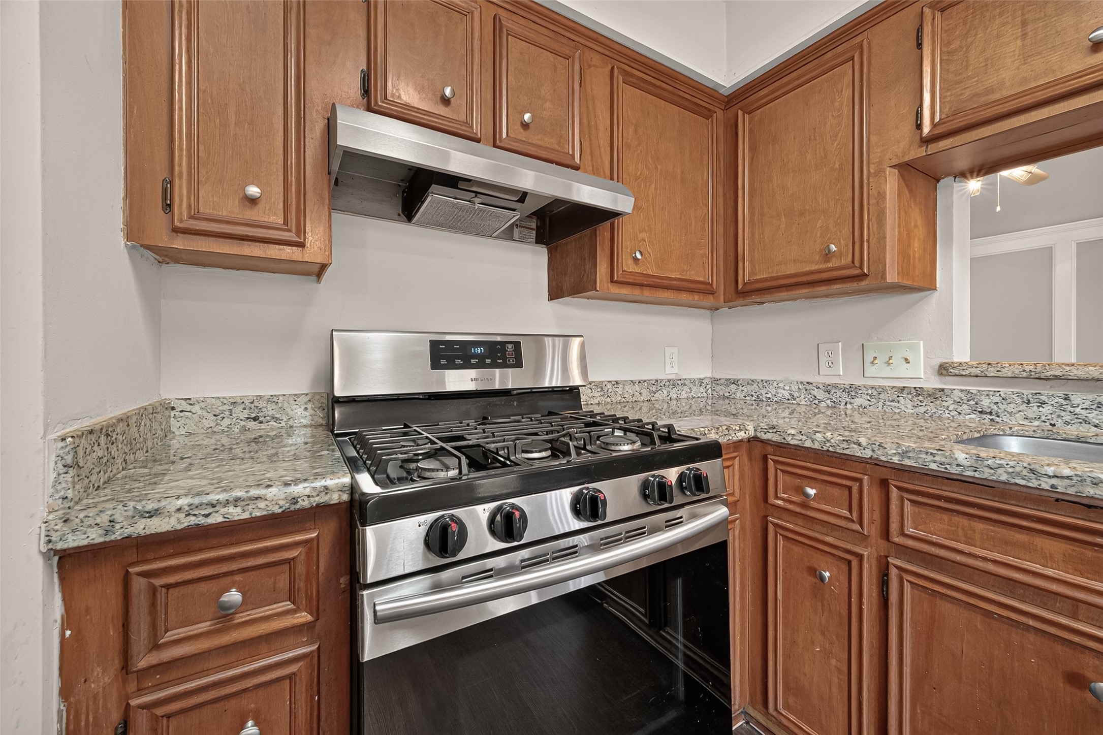 6423 Crakston Street Property Photo 24