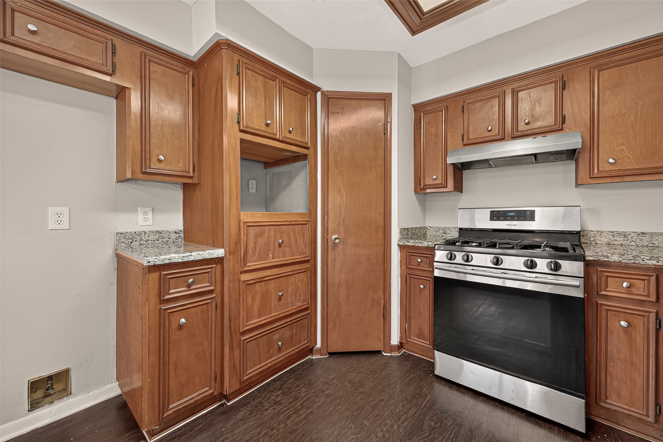 6423 Crakston Street Property Photo 25
