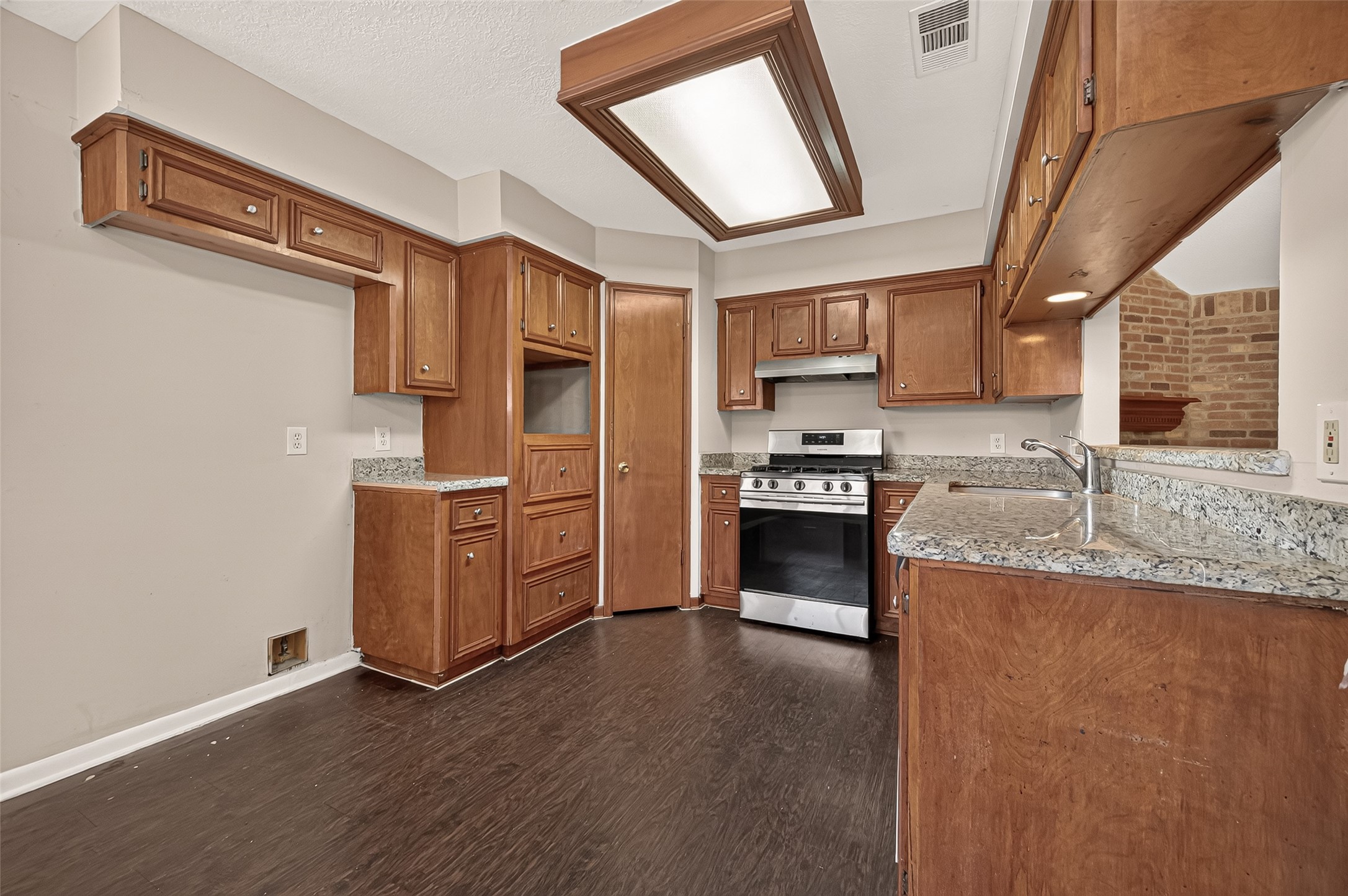 6423 Crakston Street Property Photo 26