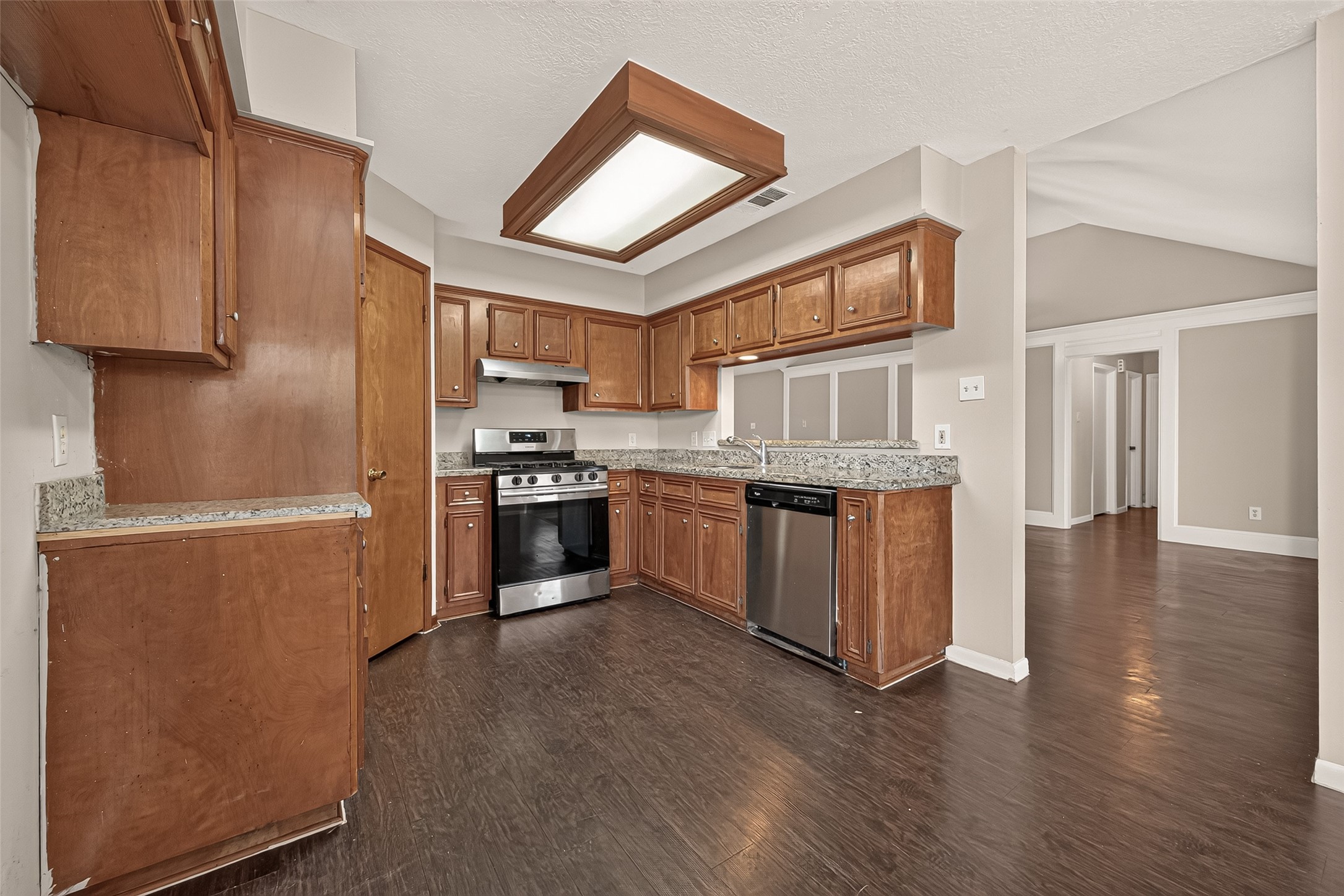 6423 Crakston Street Property Photo 27