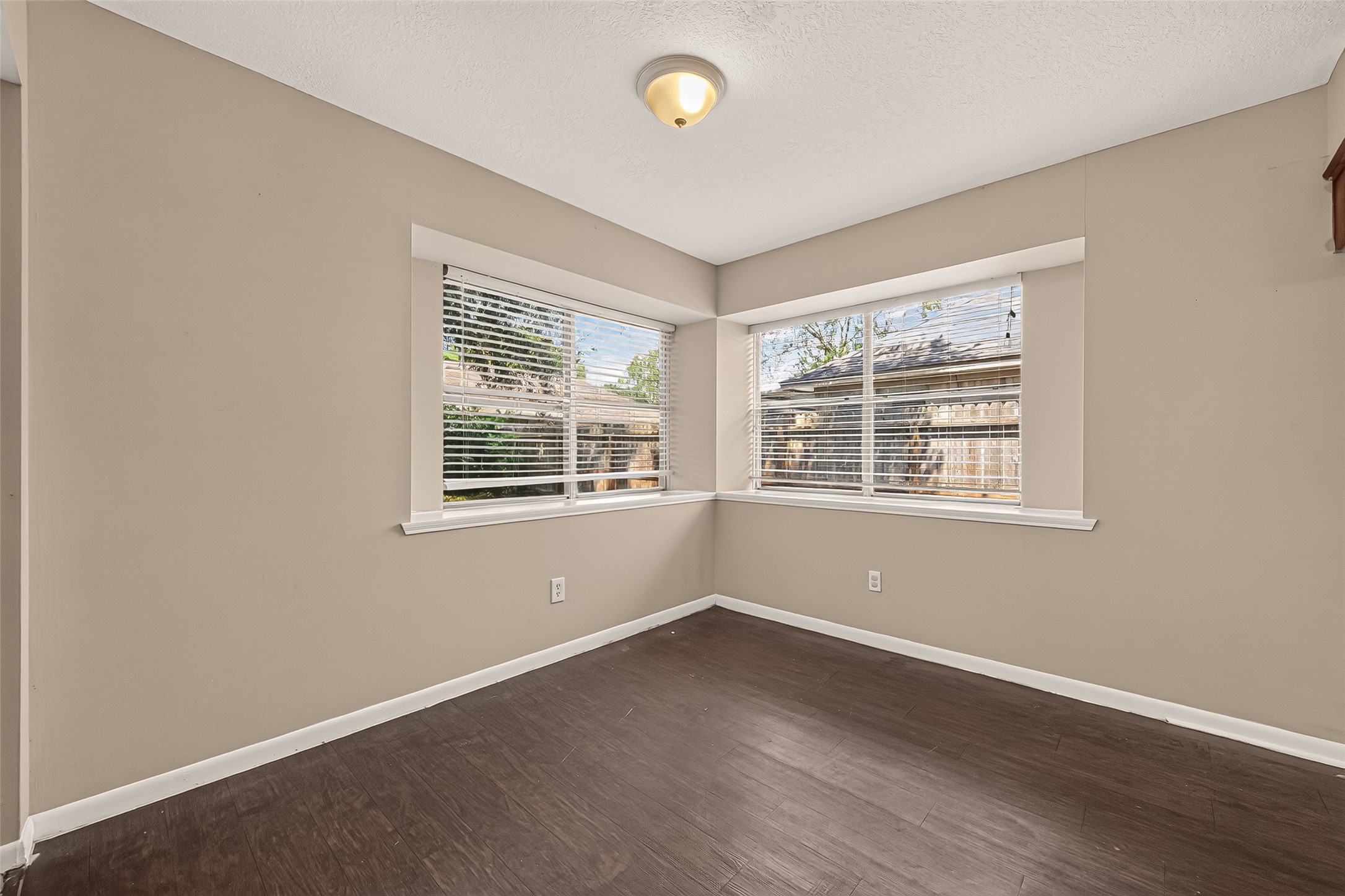 6423 Crakston Street Property Photo 32