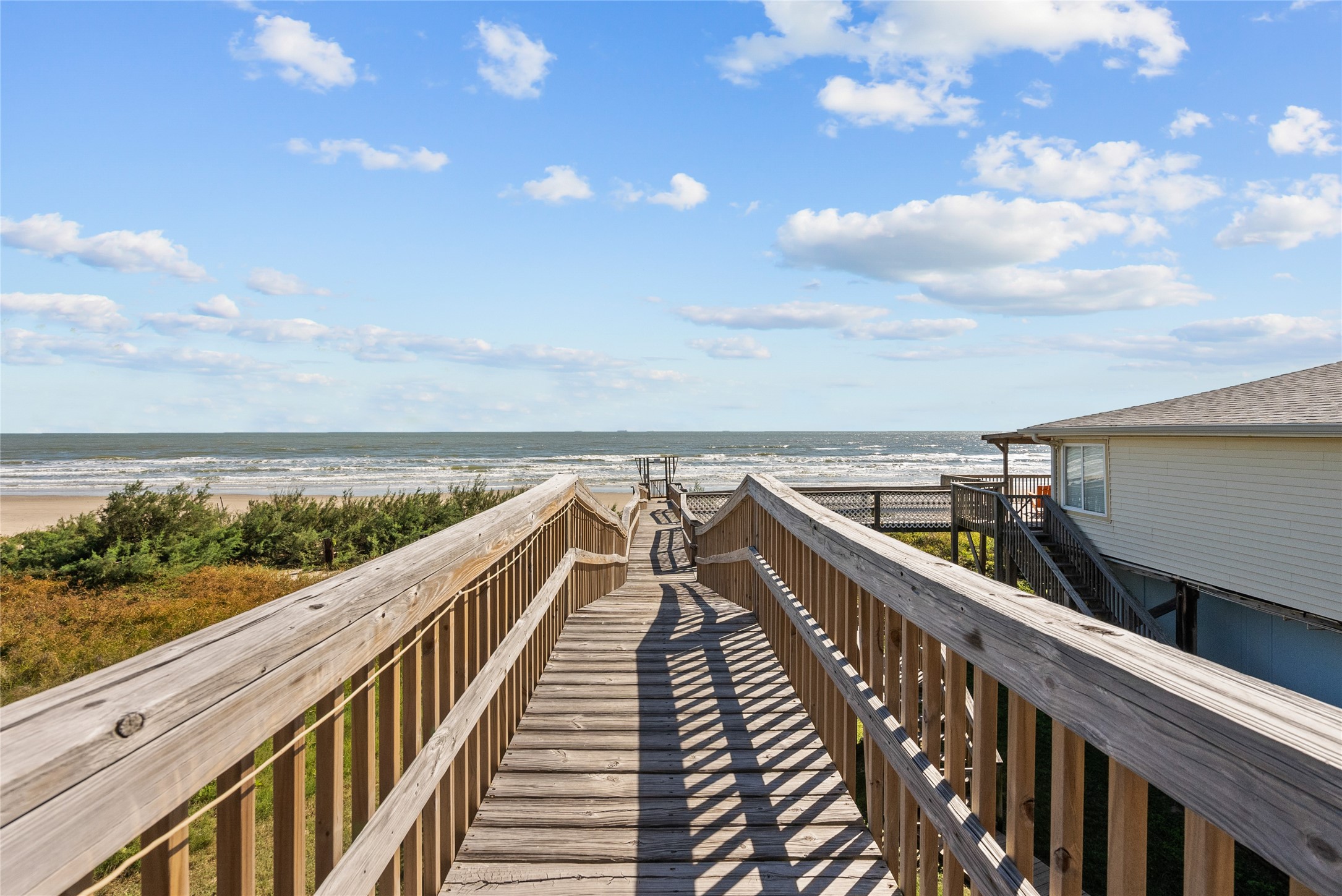 211 Ocean Drive Property Photo 2
