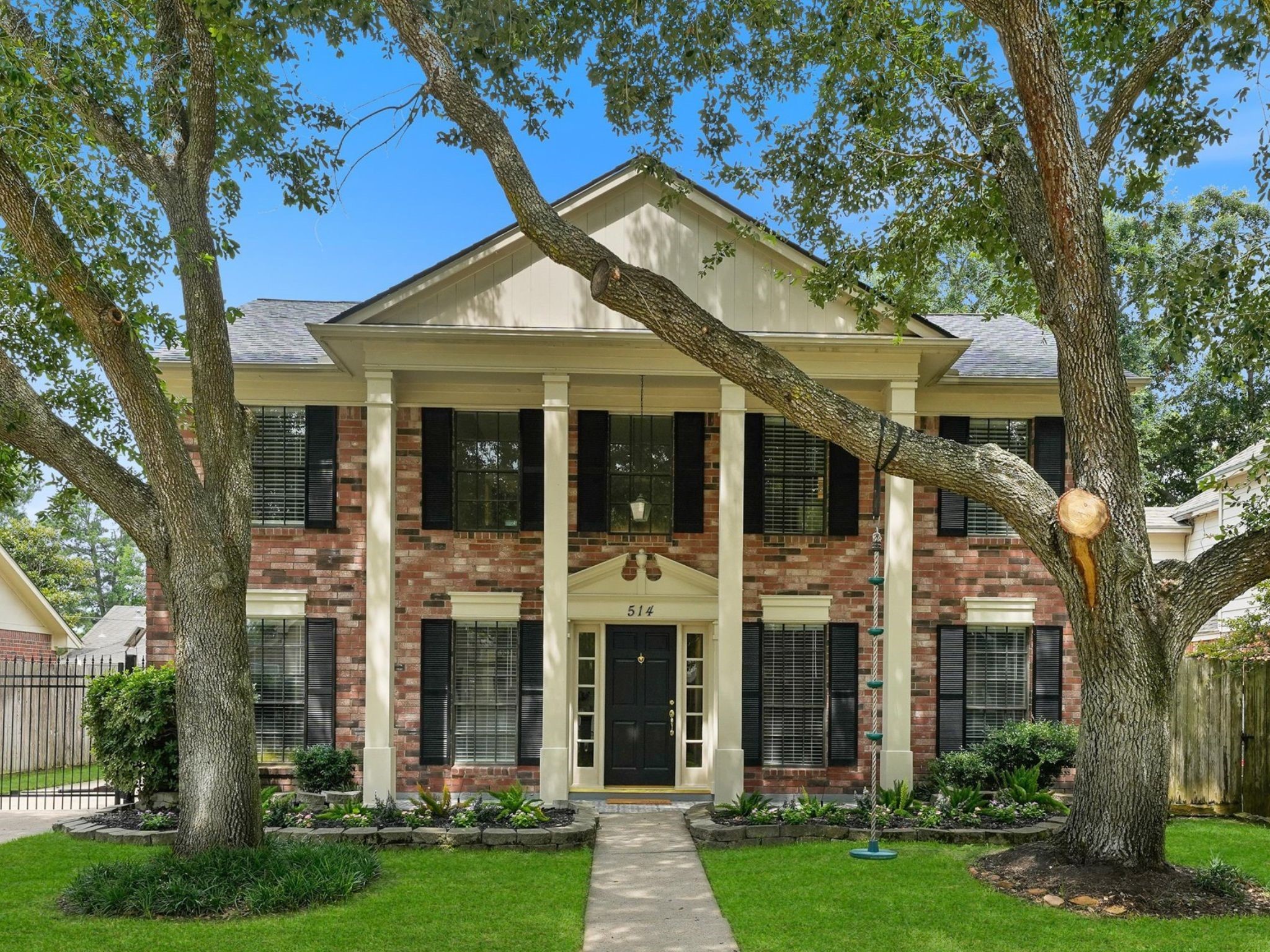 514 Earls Court Drive Property Photo