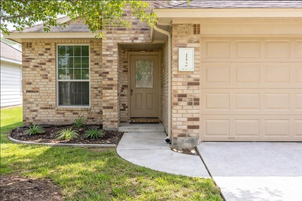 21530 Falvel Lake Drive Property Photo 4