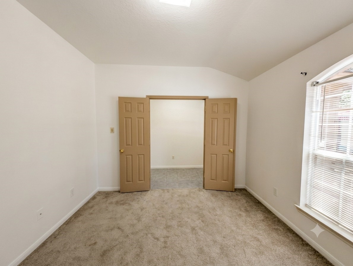 21530 Falvel Lake Drive Property Photo 6