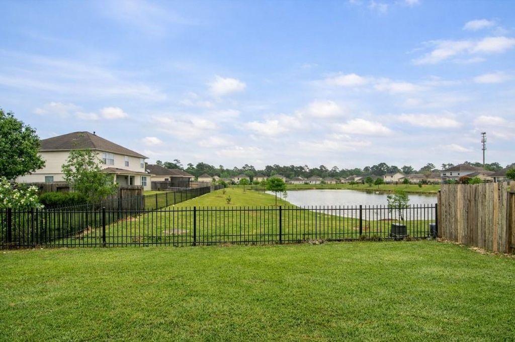 21530 Falvel Lake Drive Property Photo 19