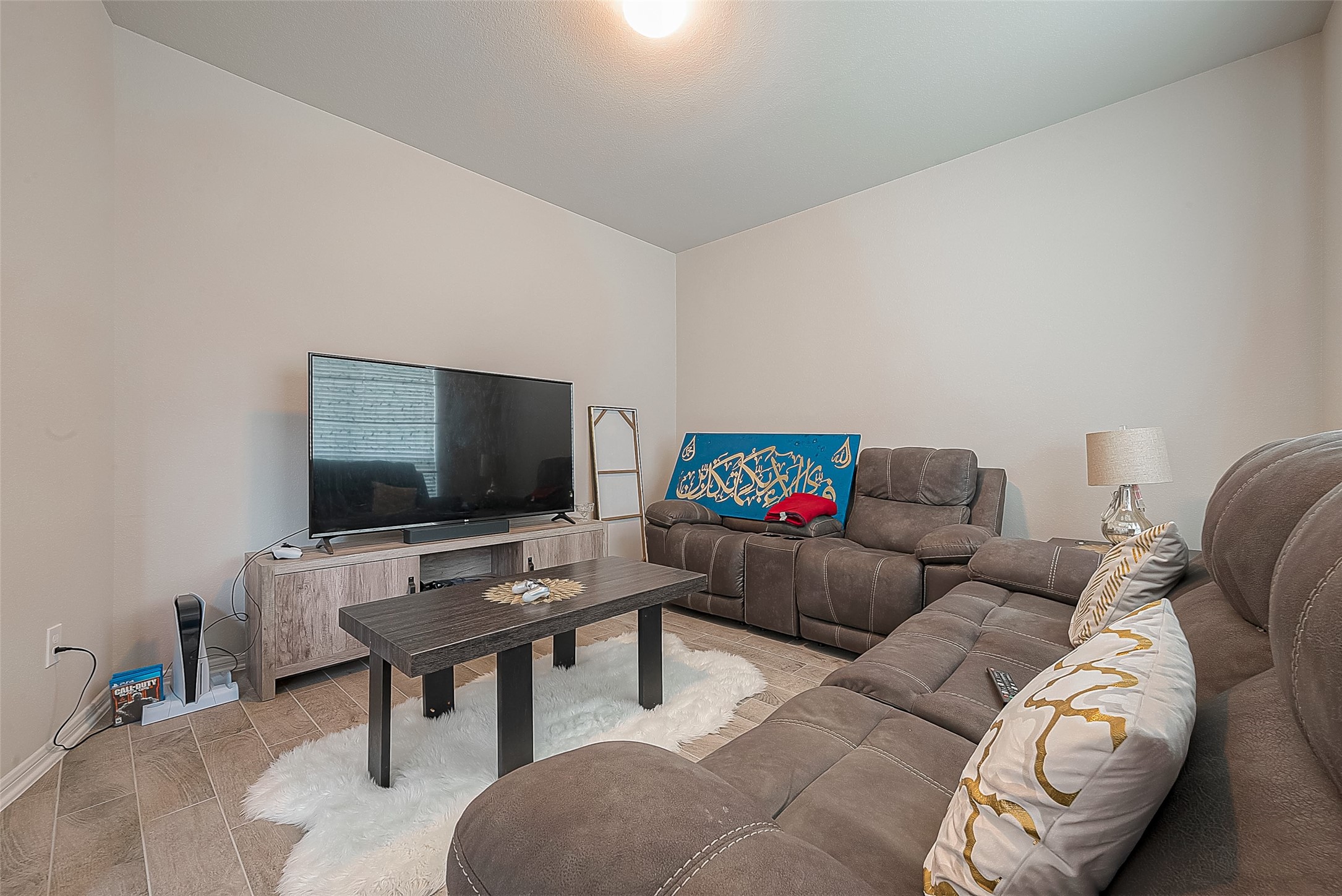 20607 Enrique Drive Property Photo 5