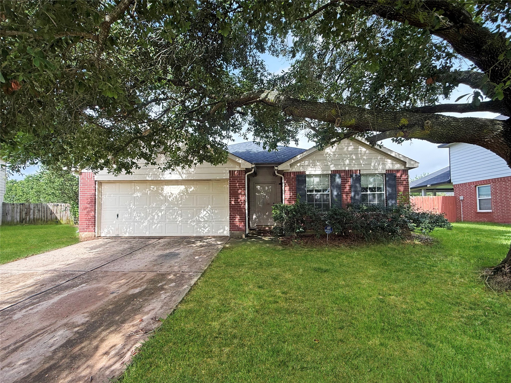 13911 Honey Bee Court Property Photo 1