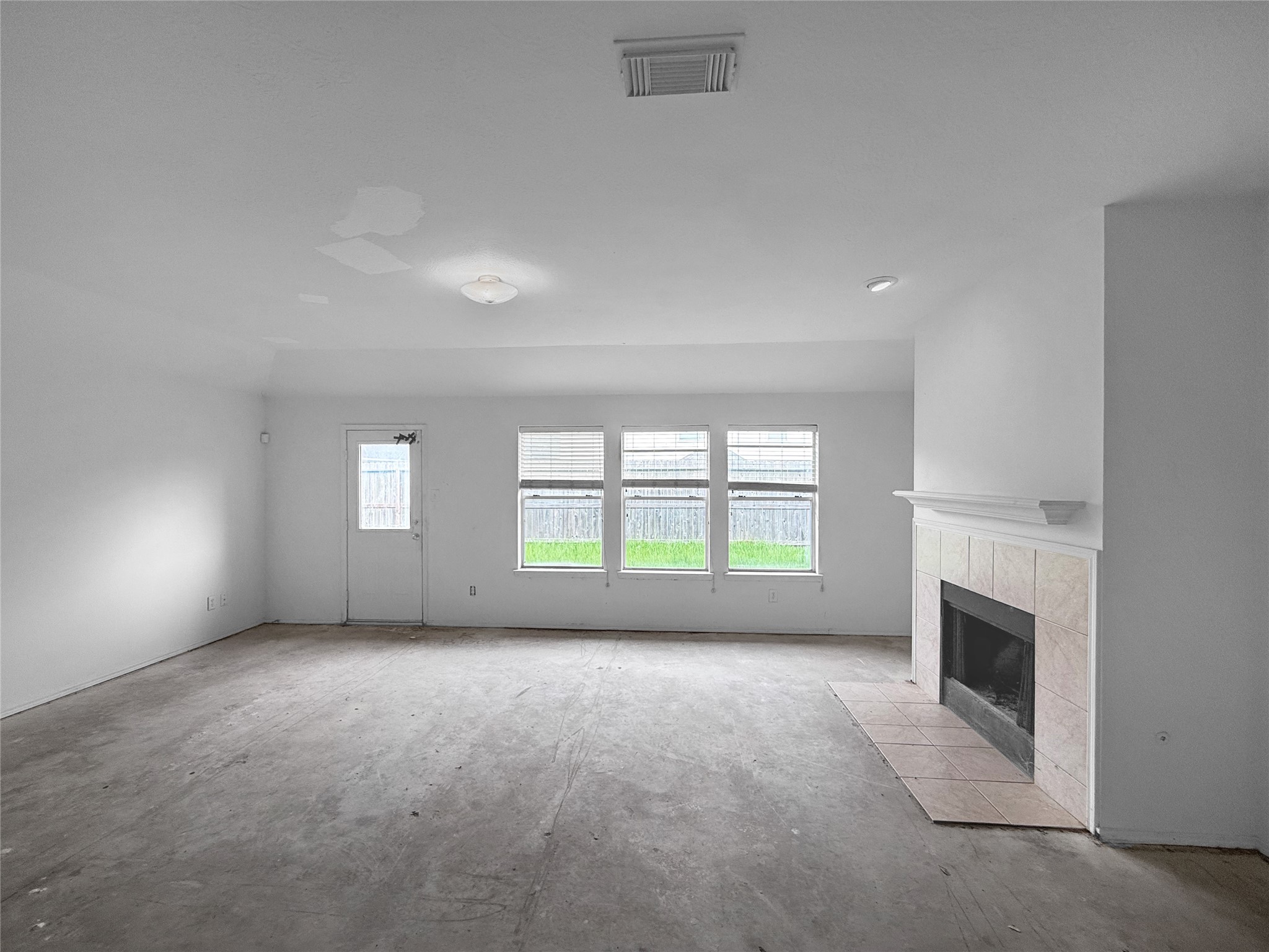 13911 Honey Bee Court Property Photo 4