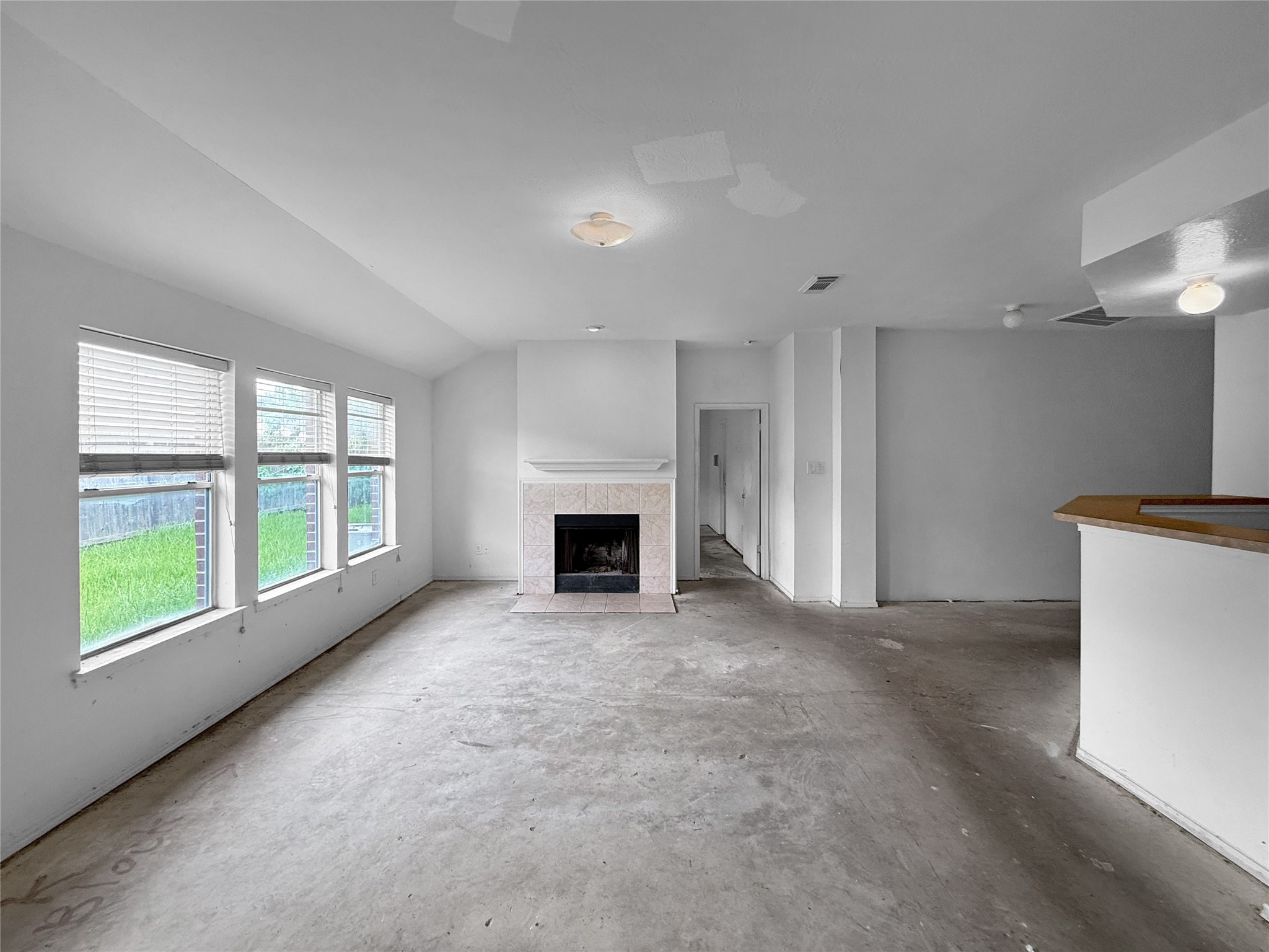 13911 Honey Bee Court Property Photo 5