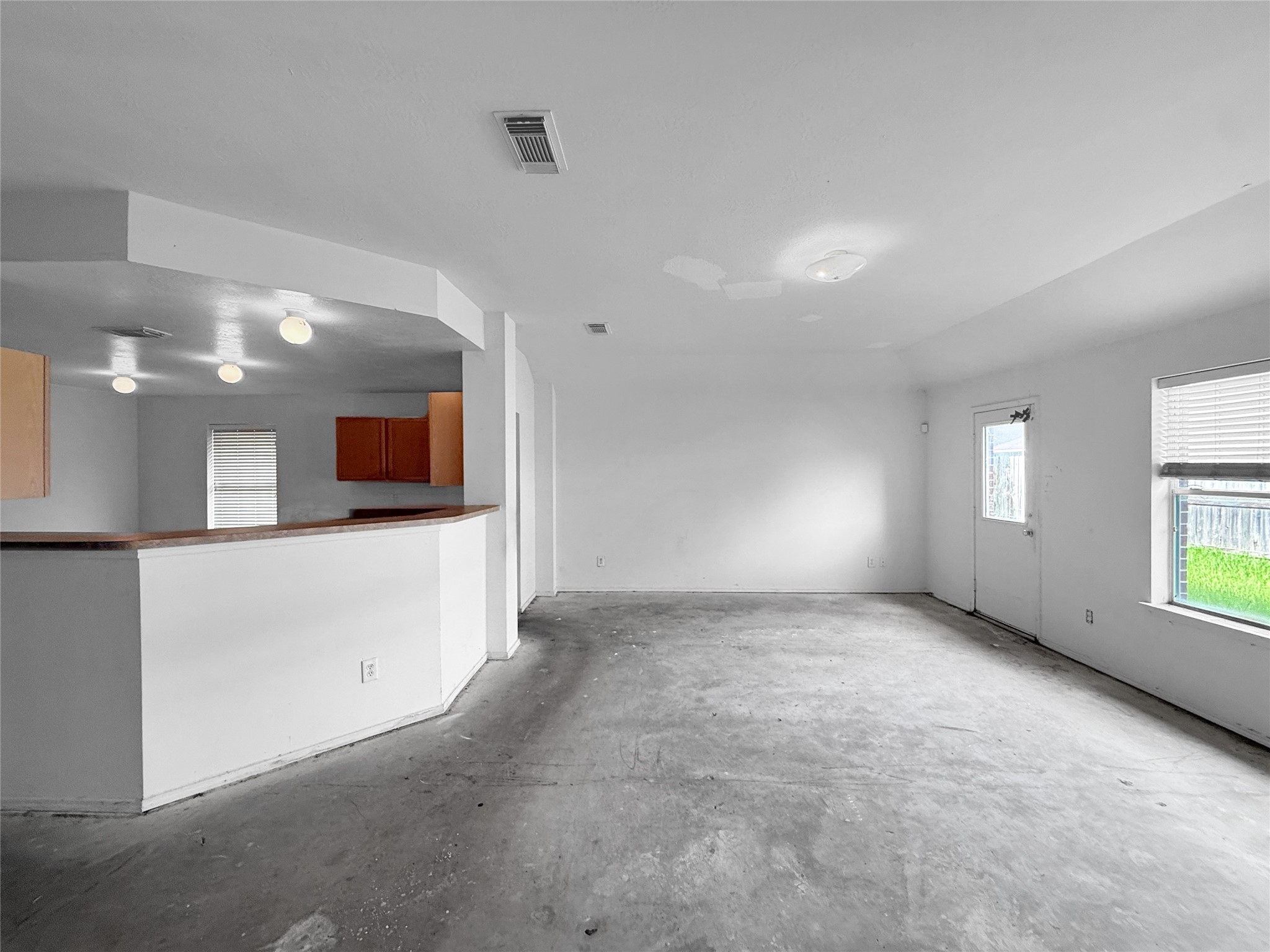 13911 Honey Bee Court Property Photo 6