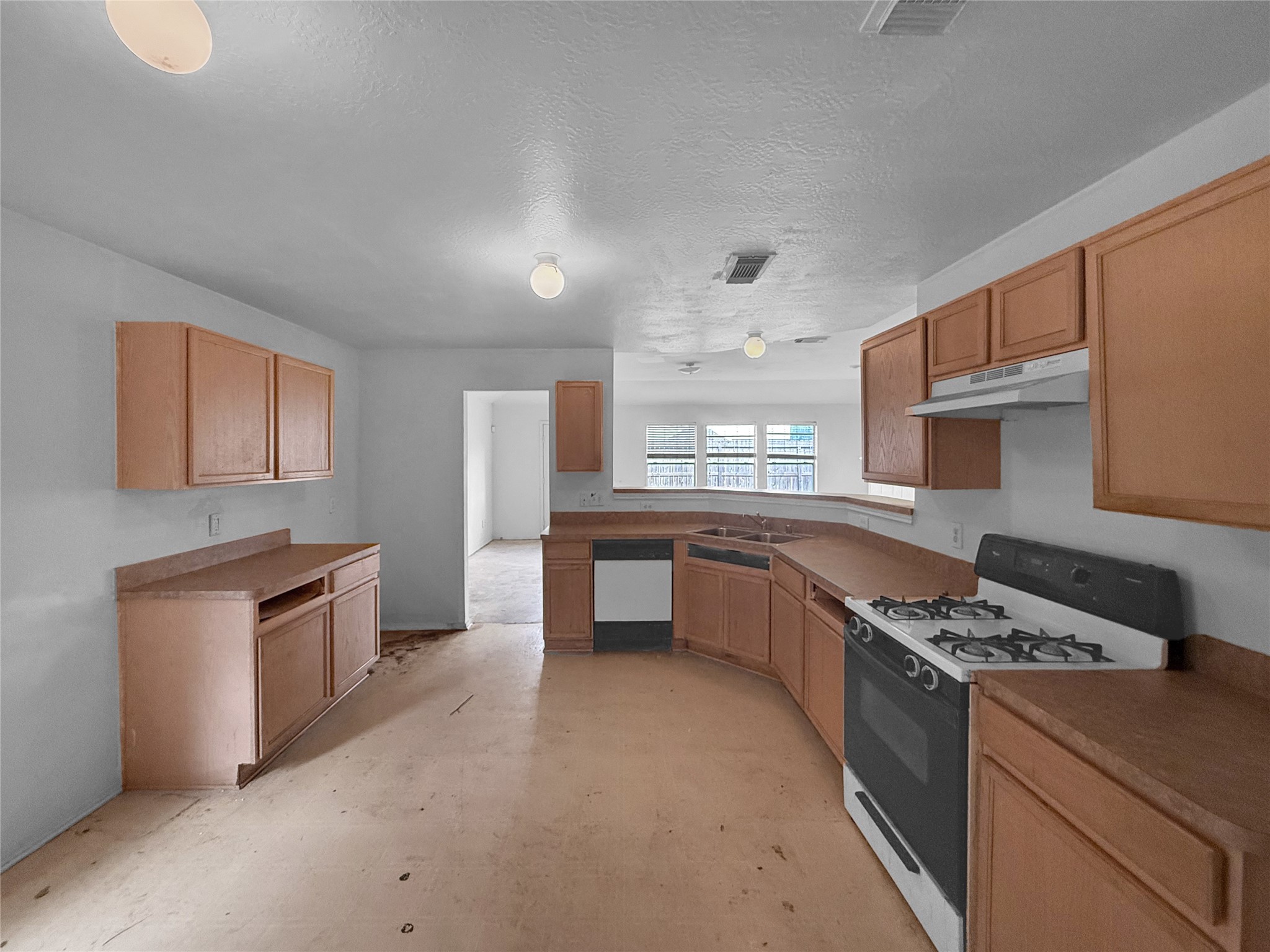 13911 Honey Bee Court Property Photo 7