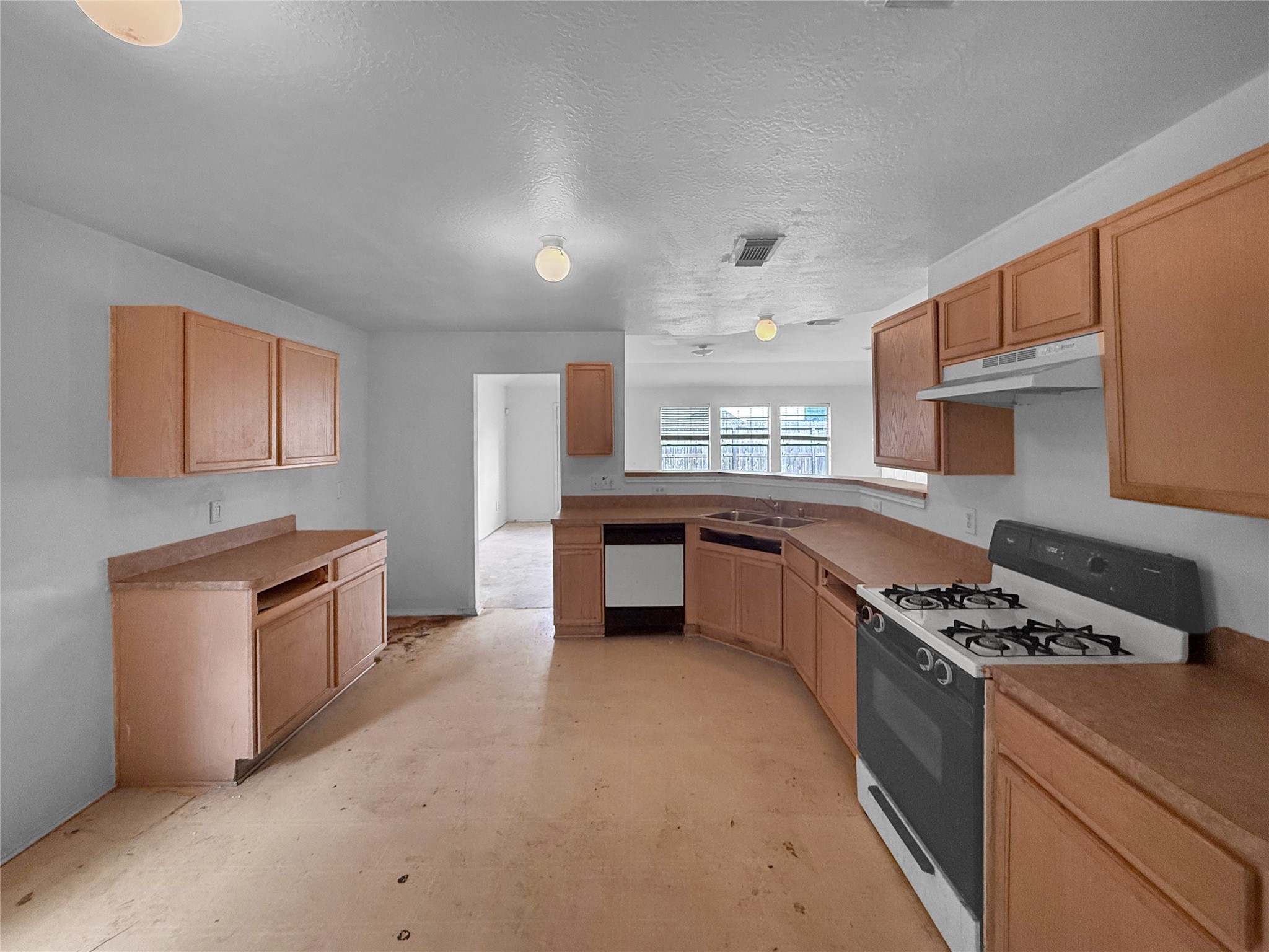 13911 Honey Bee Court Property Photo 9