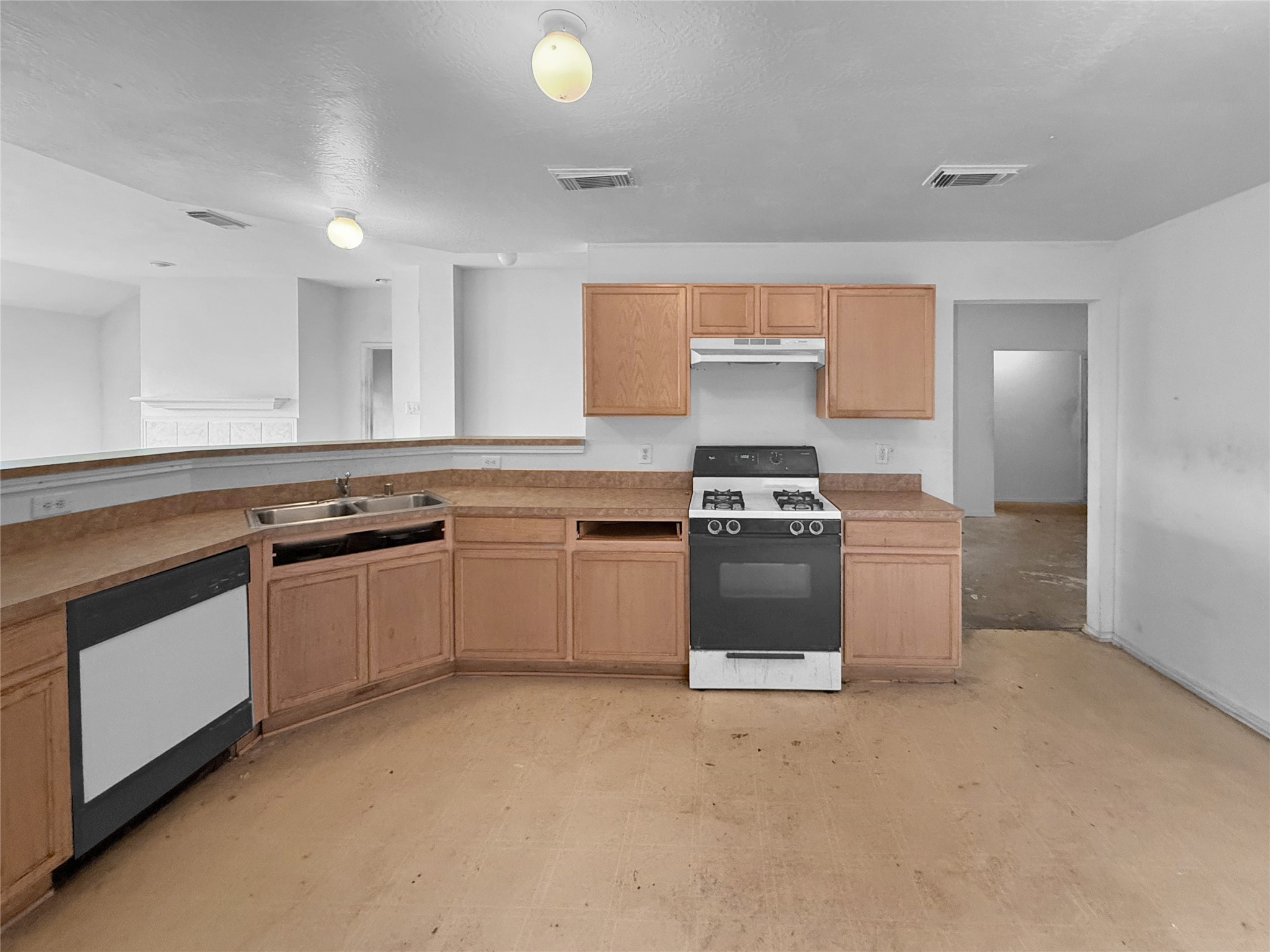 13911 Honey Bee Court Property Photo 10