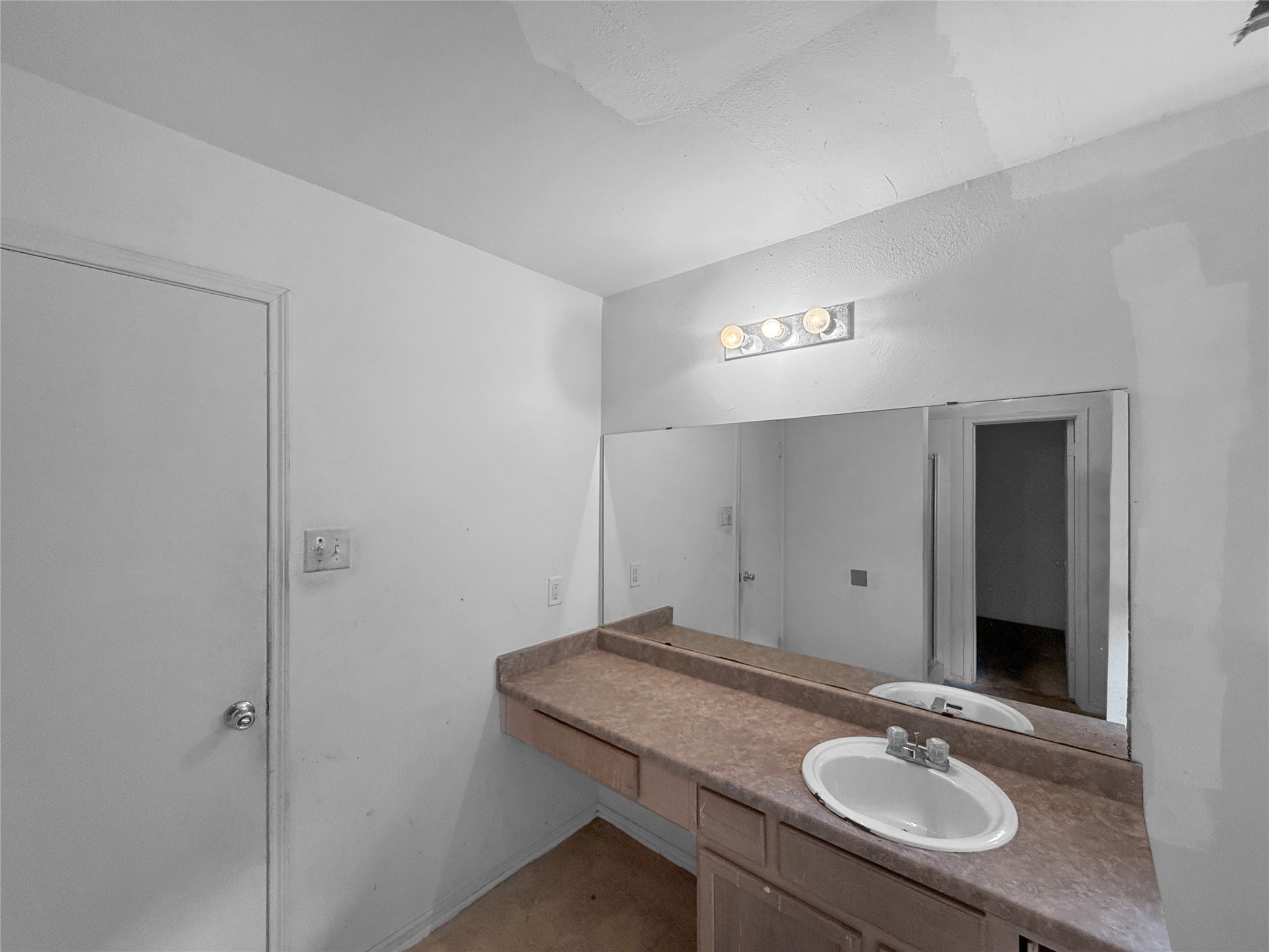 13911 Honey Bee Court Property Photo 13