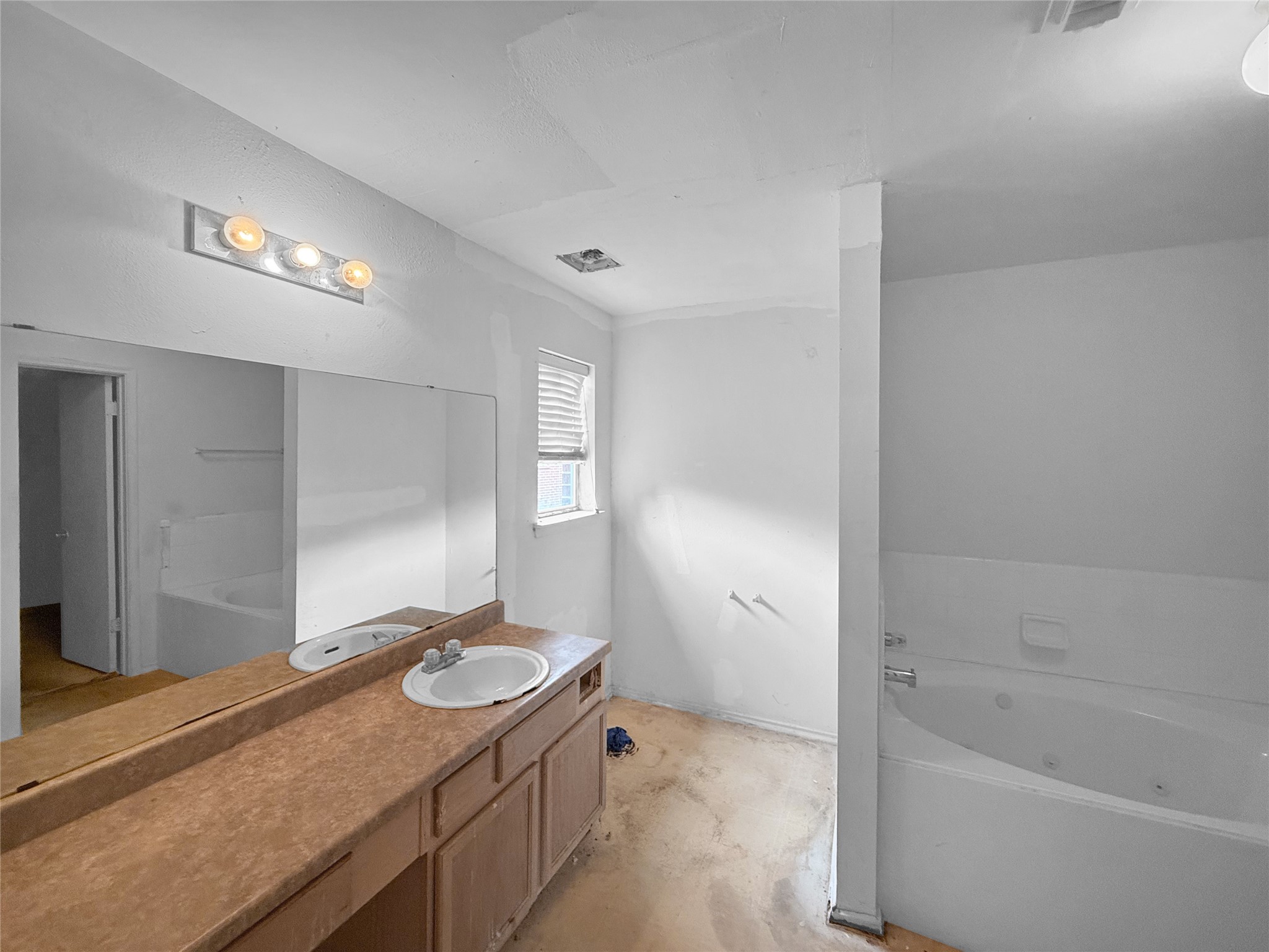 13911 Honey Bee Court Property Photo 15