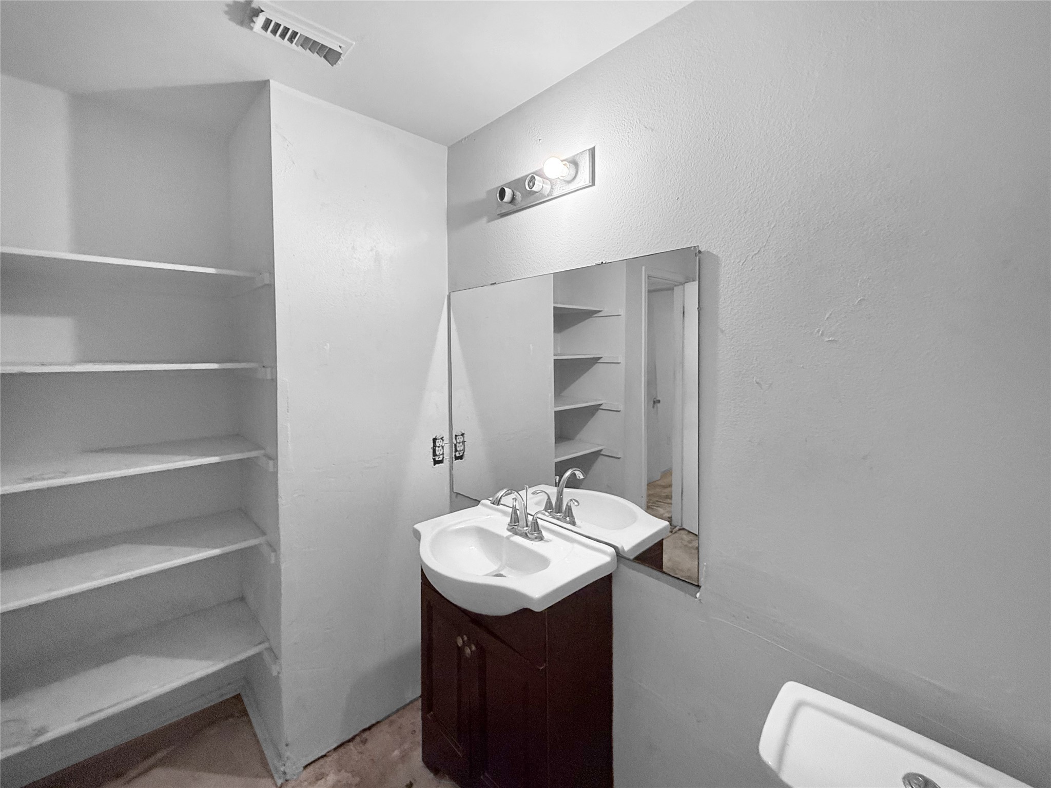 13911 Honey Bee Court Property Photo 19