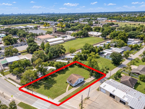 7713 Airline Drive Property Photo 4