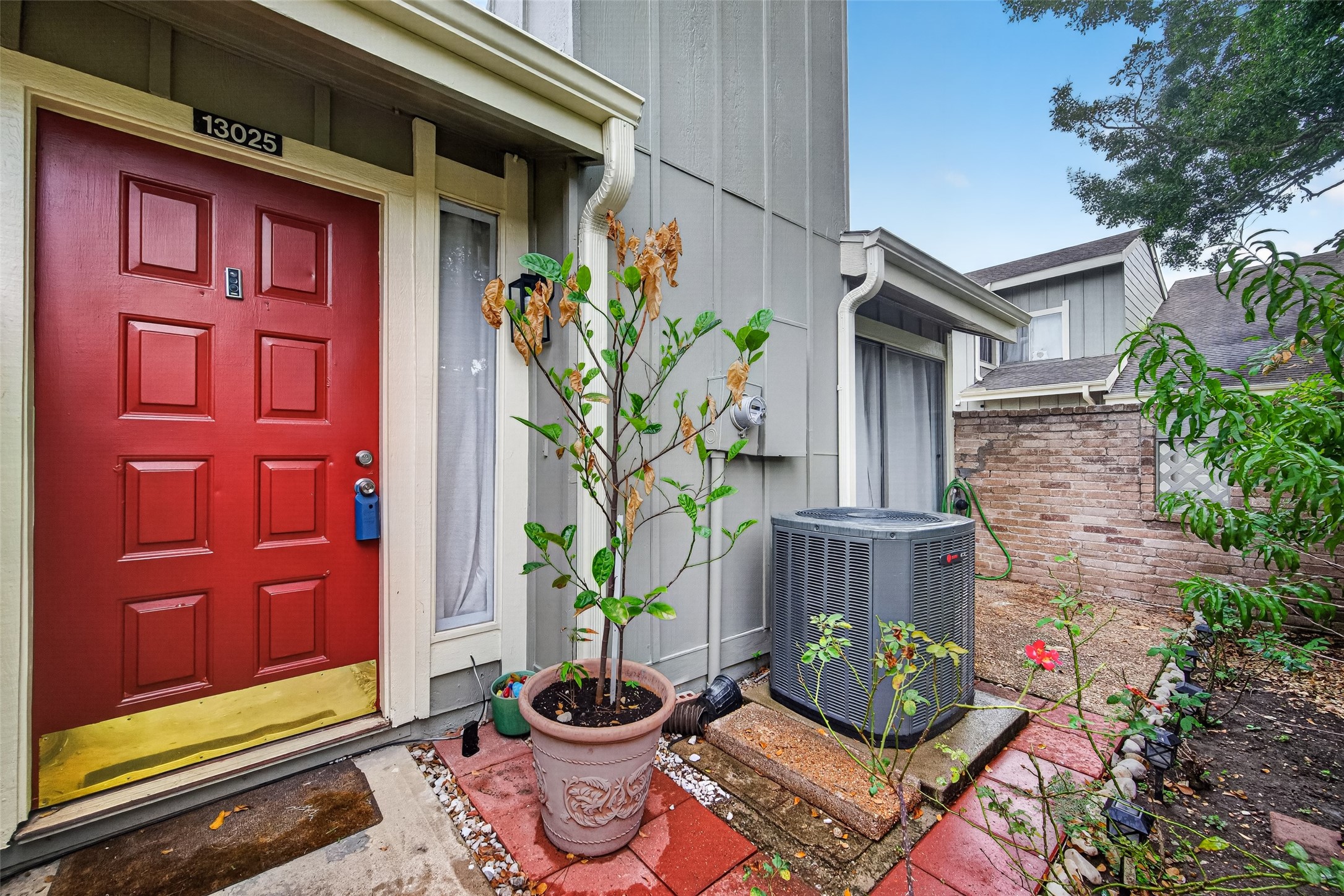 13025 Leader Street Property Photo 6