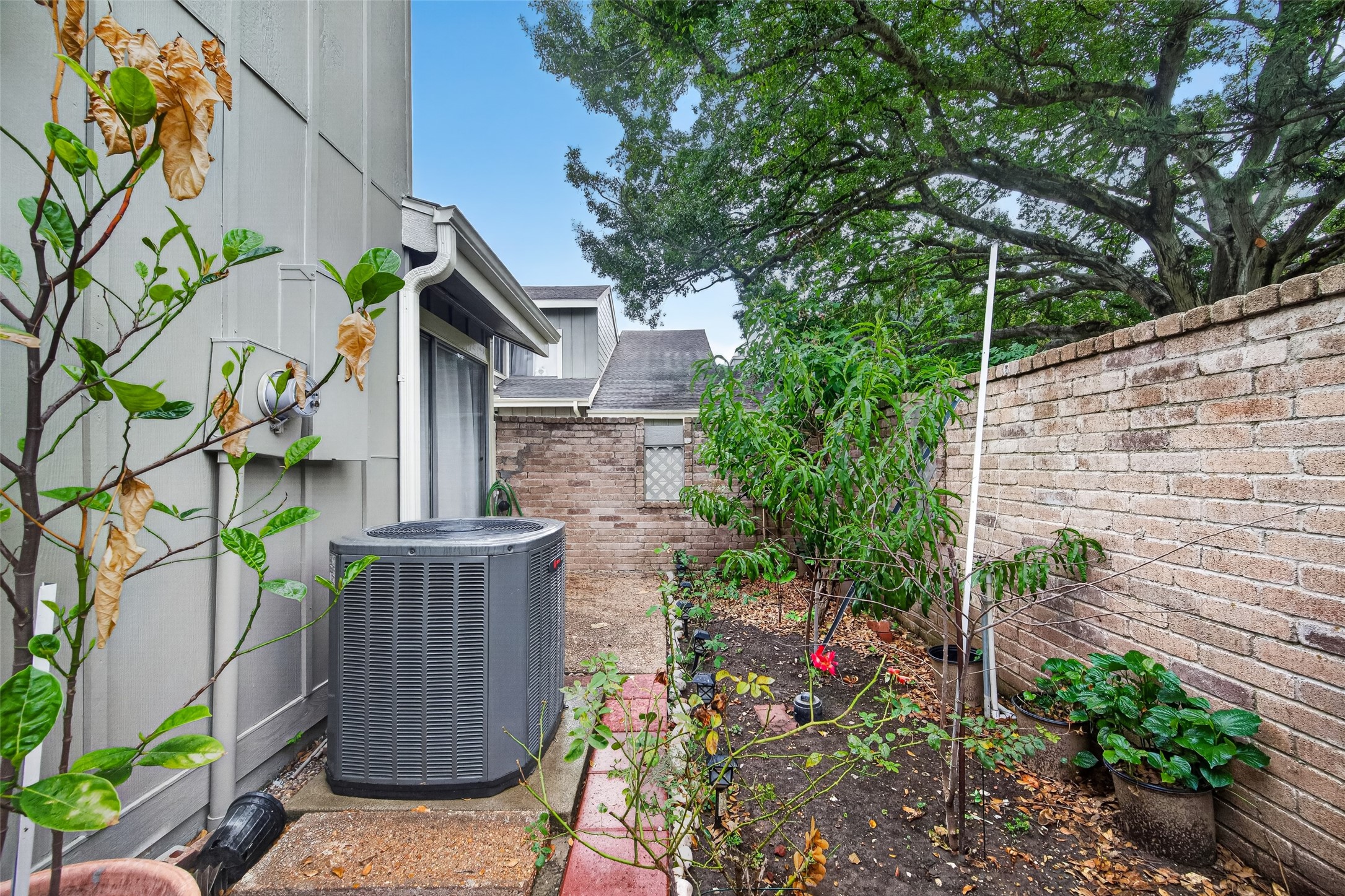 13025 Leader Street Property Photo 7