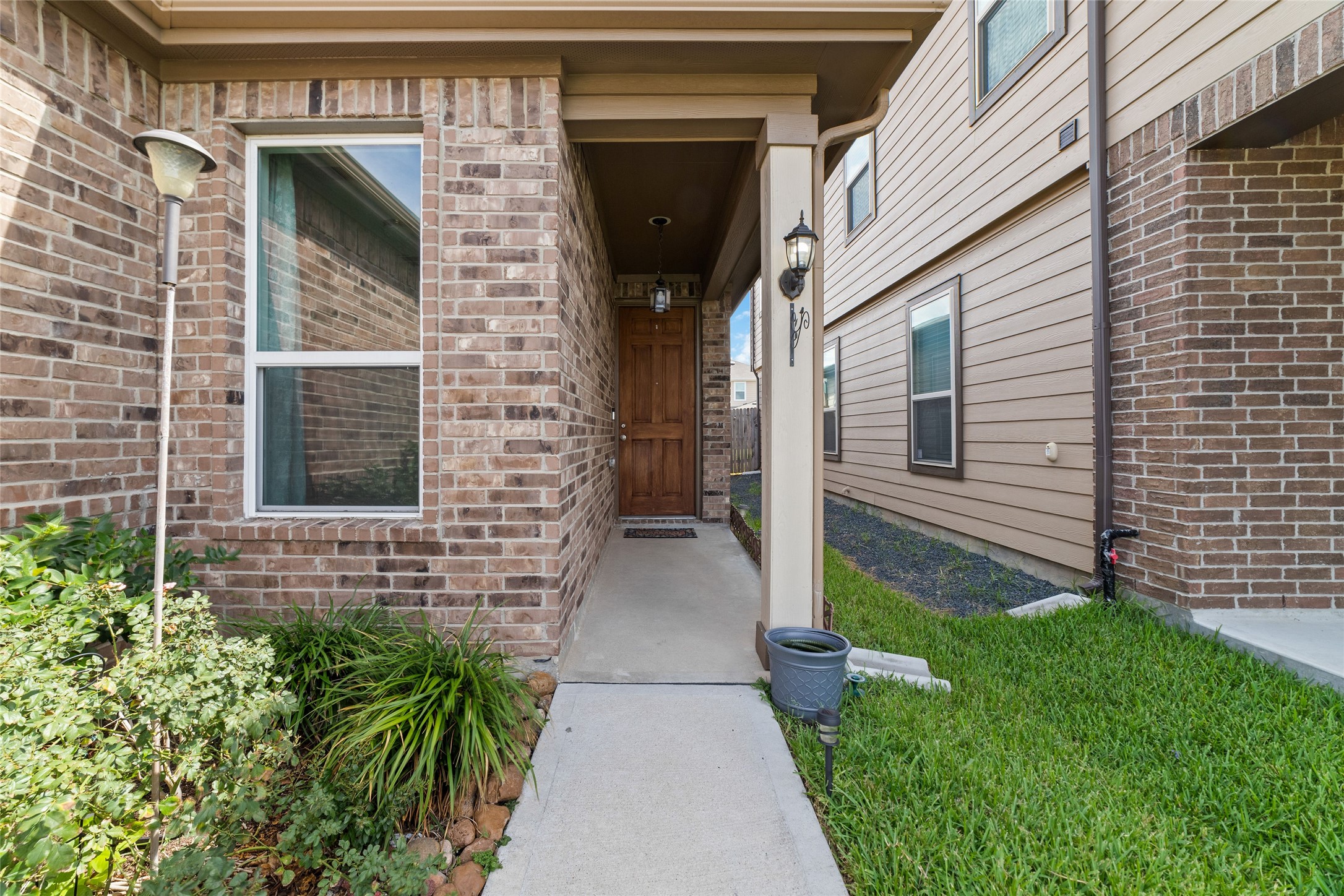 16615 Chill Brook Drive Property Photo 4