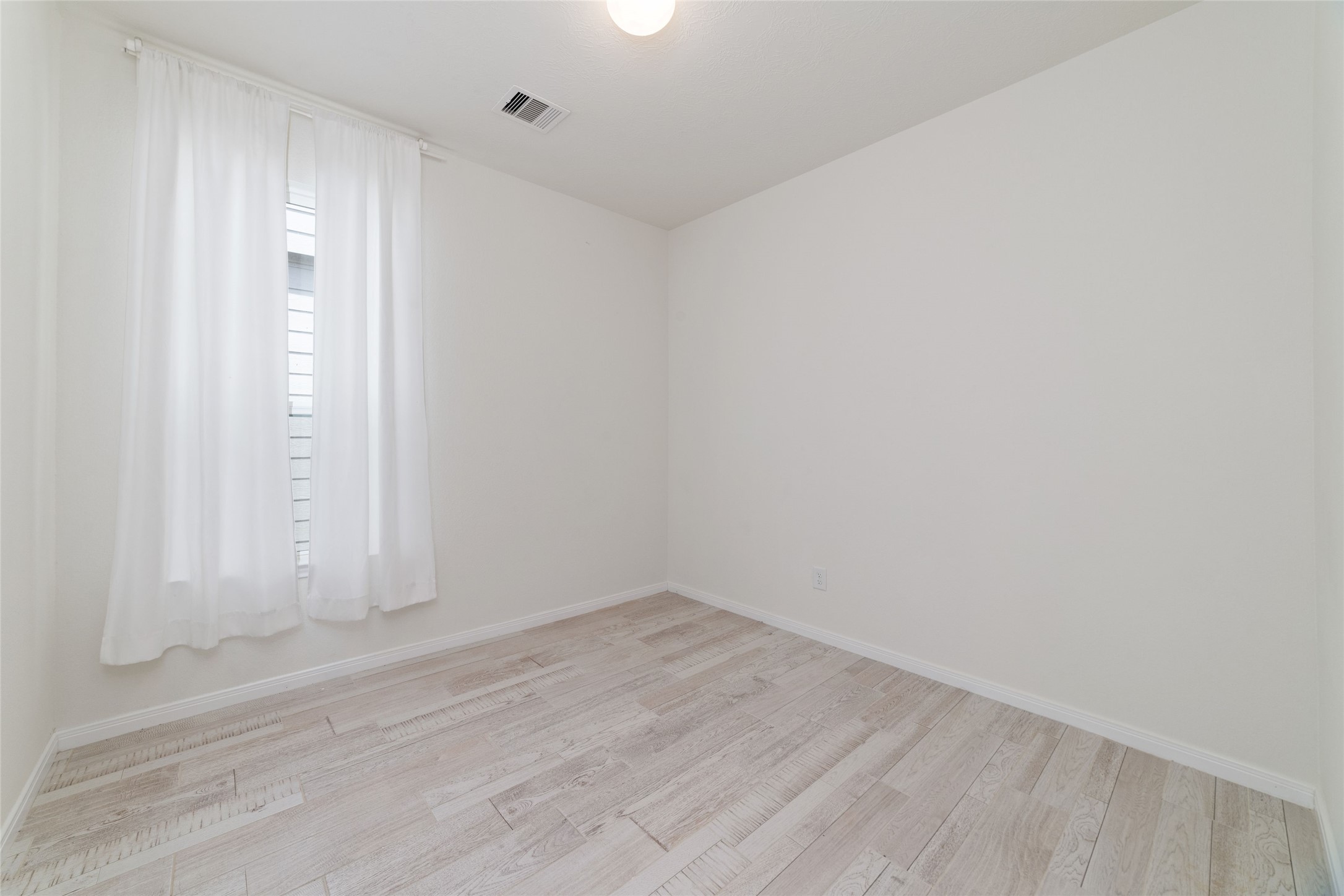 16615 Chill Brook Drive Property Photo 6