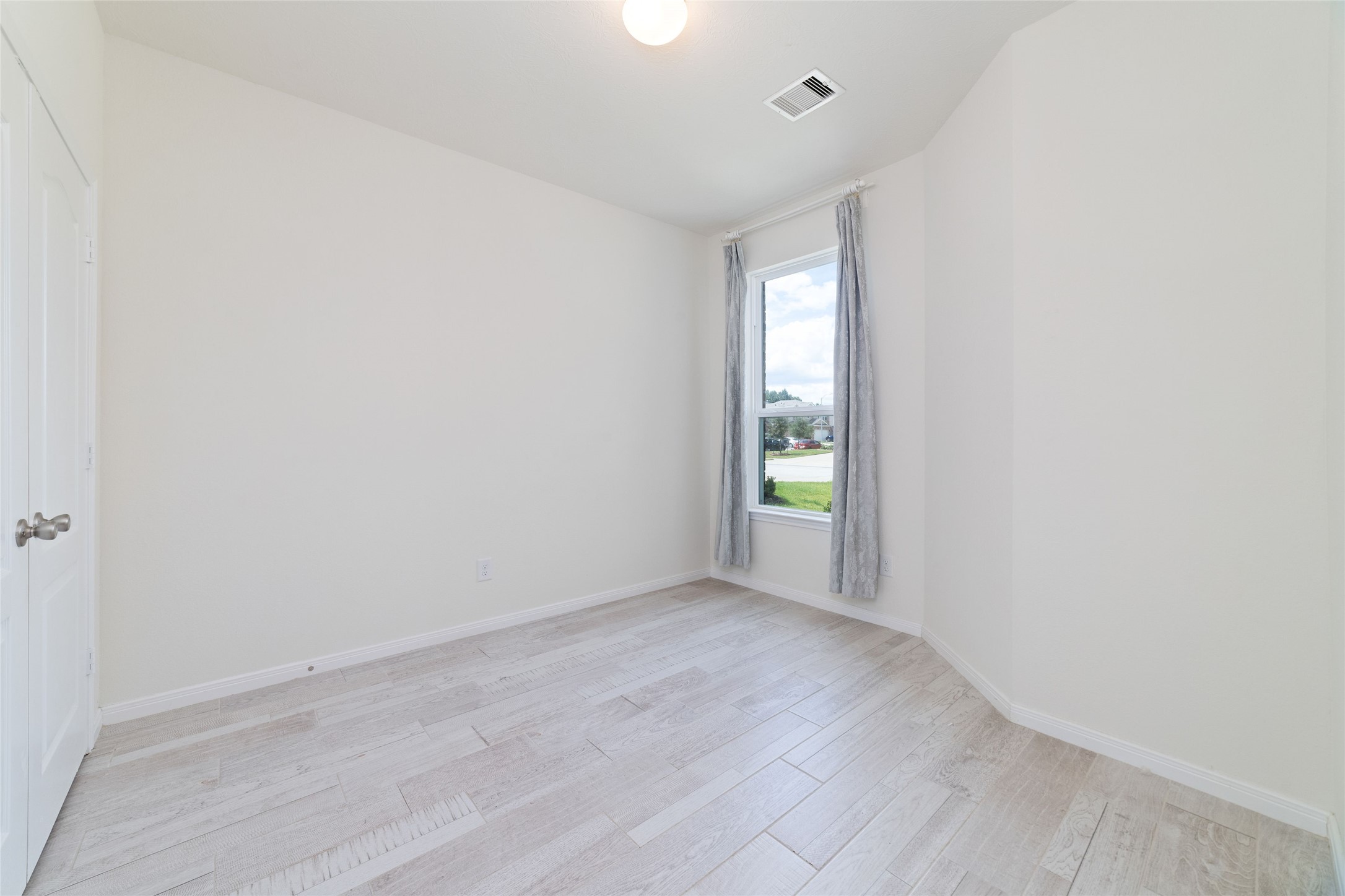 16615 Chill Brook Drive Property Photo 8