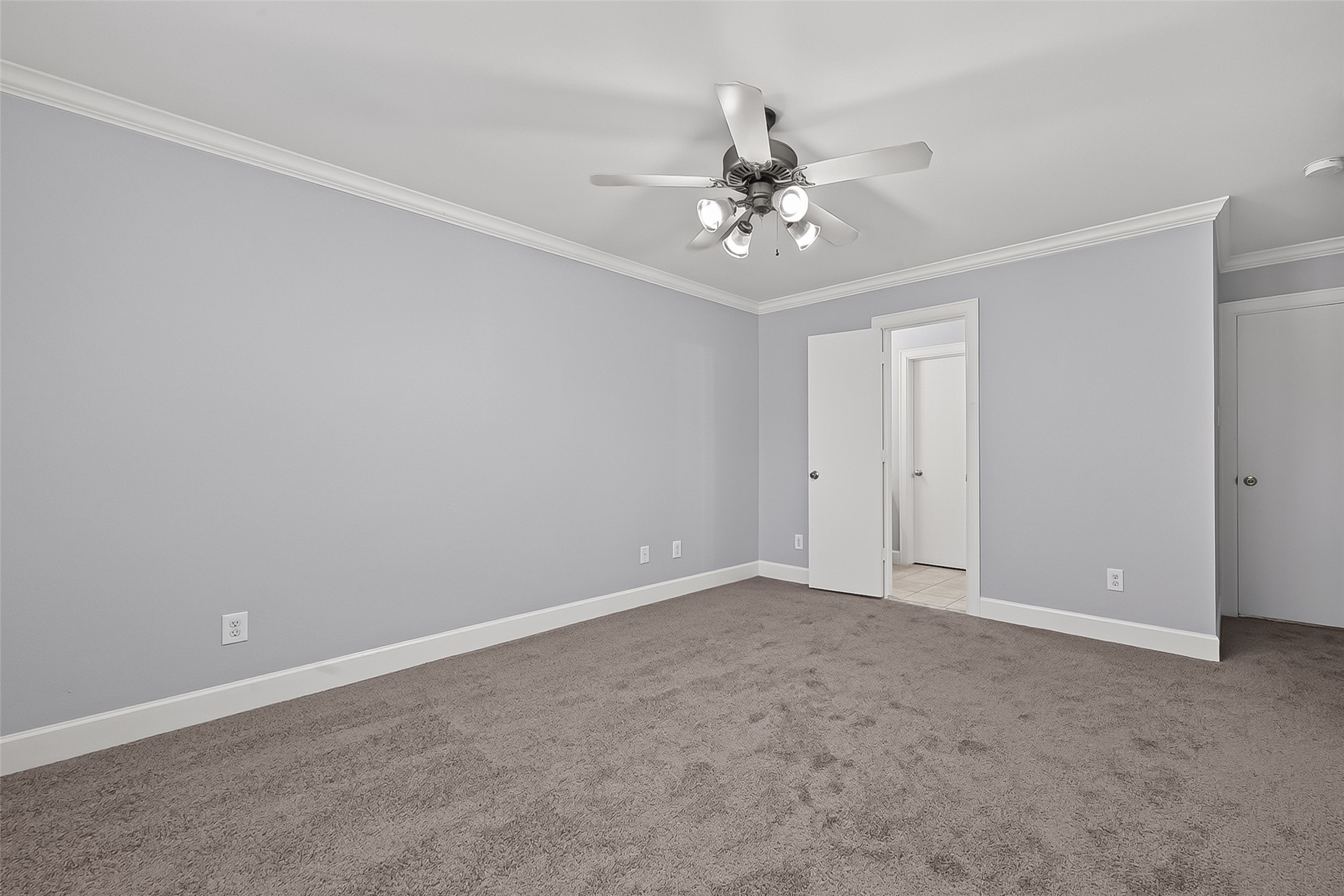 5951 S Loop E 38 Property Photo 13