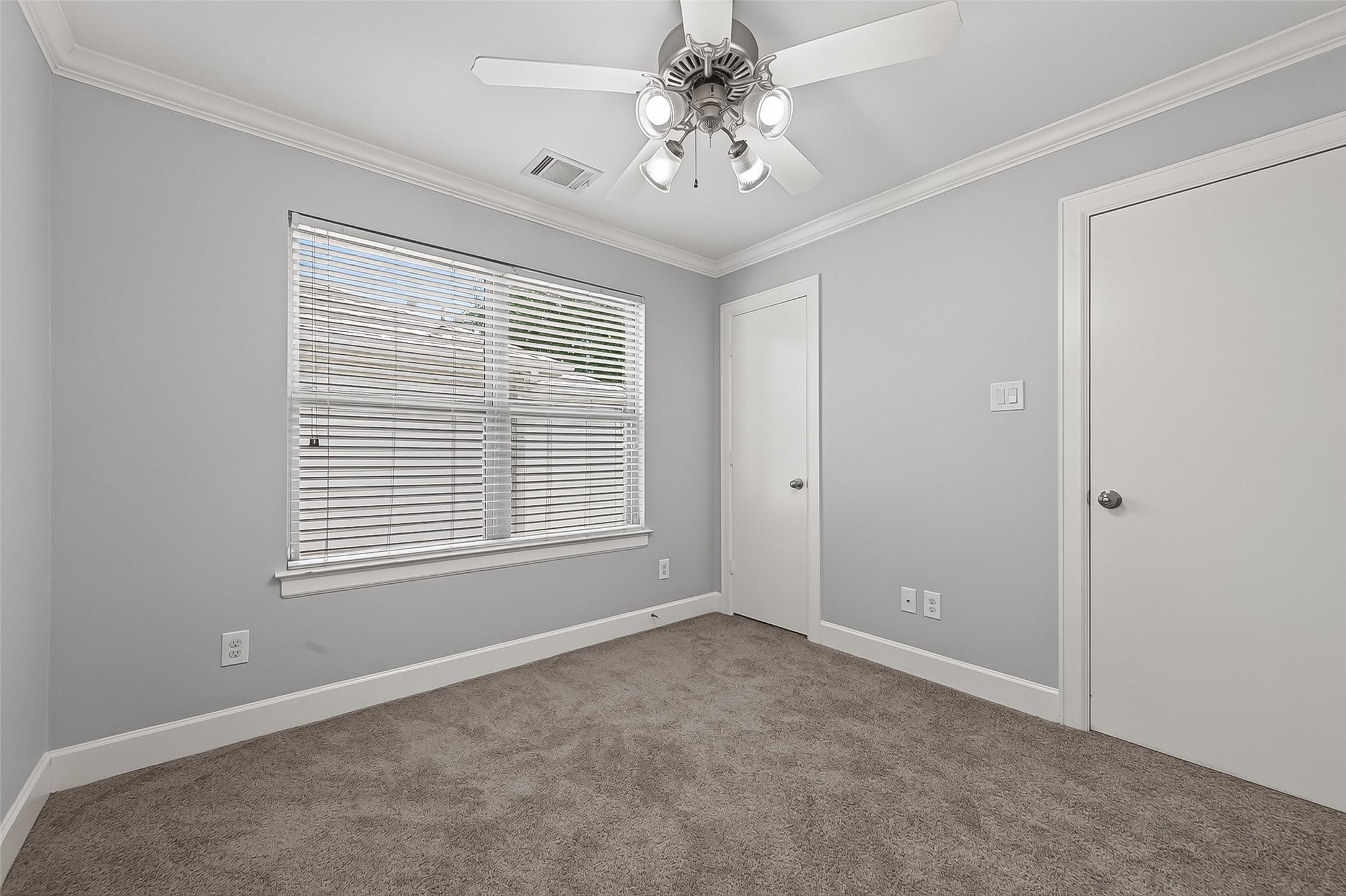5951 S Loop E 38 Property Photo 14