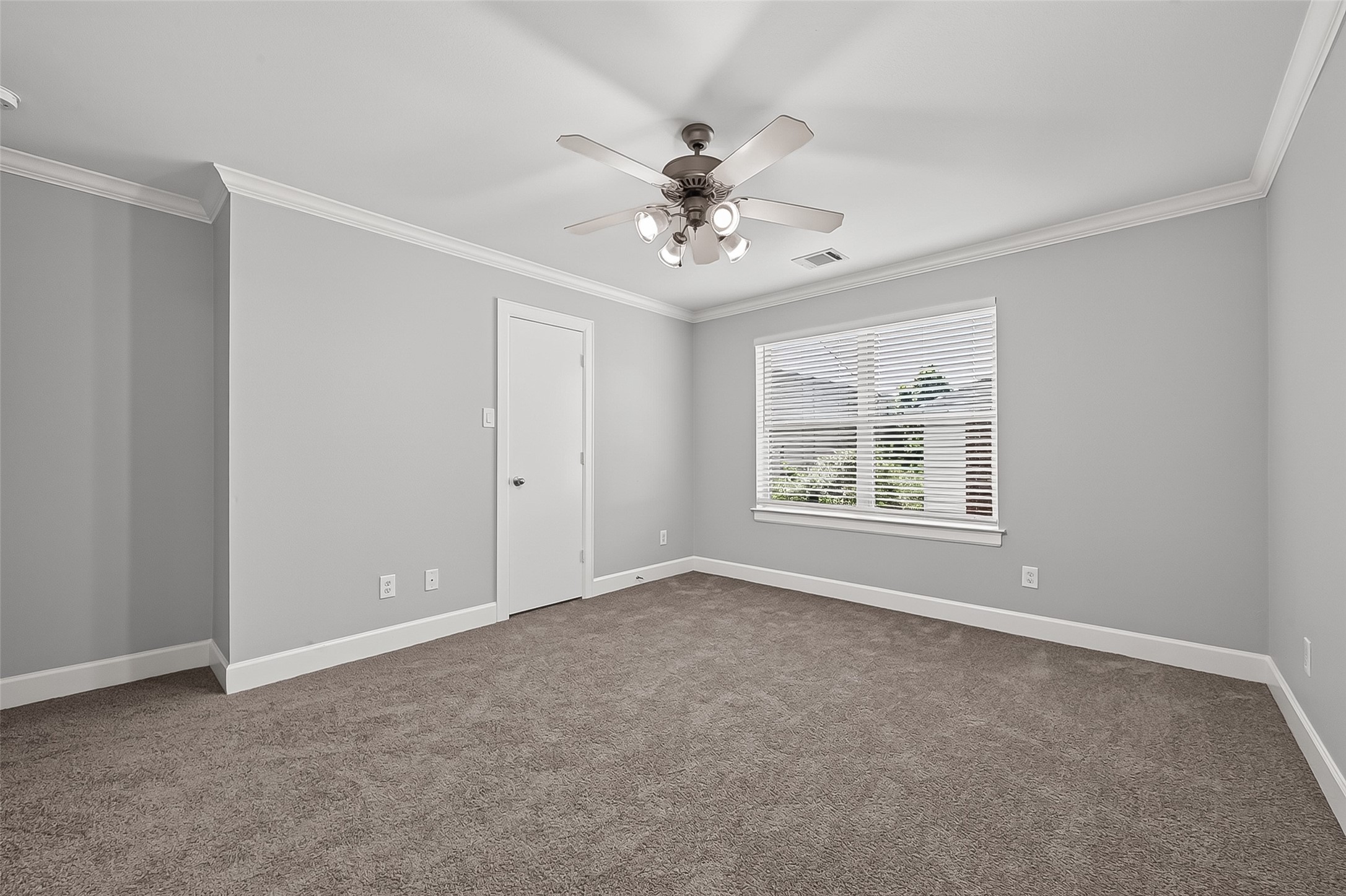 5951 S Loop E 38 Property Photo 20