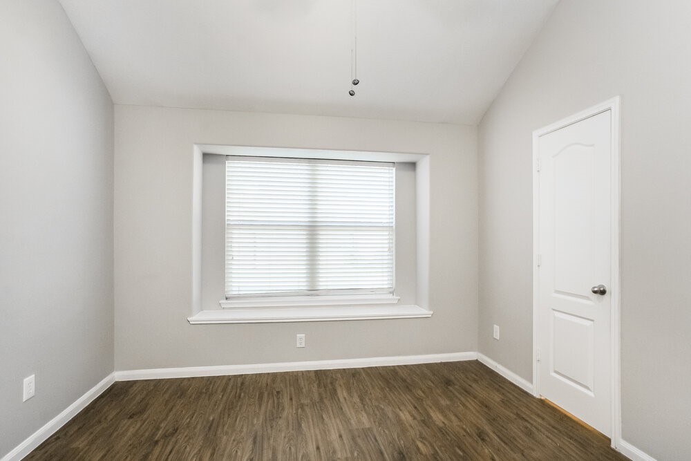 19242 Hopeview Court Property Photo 8