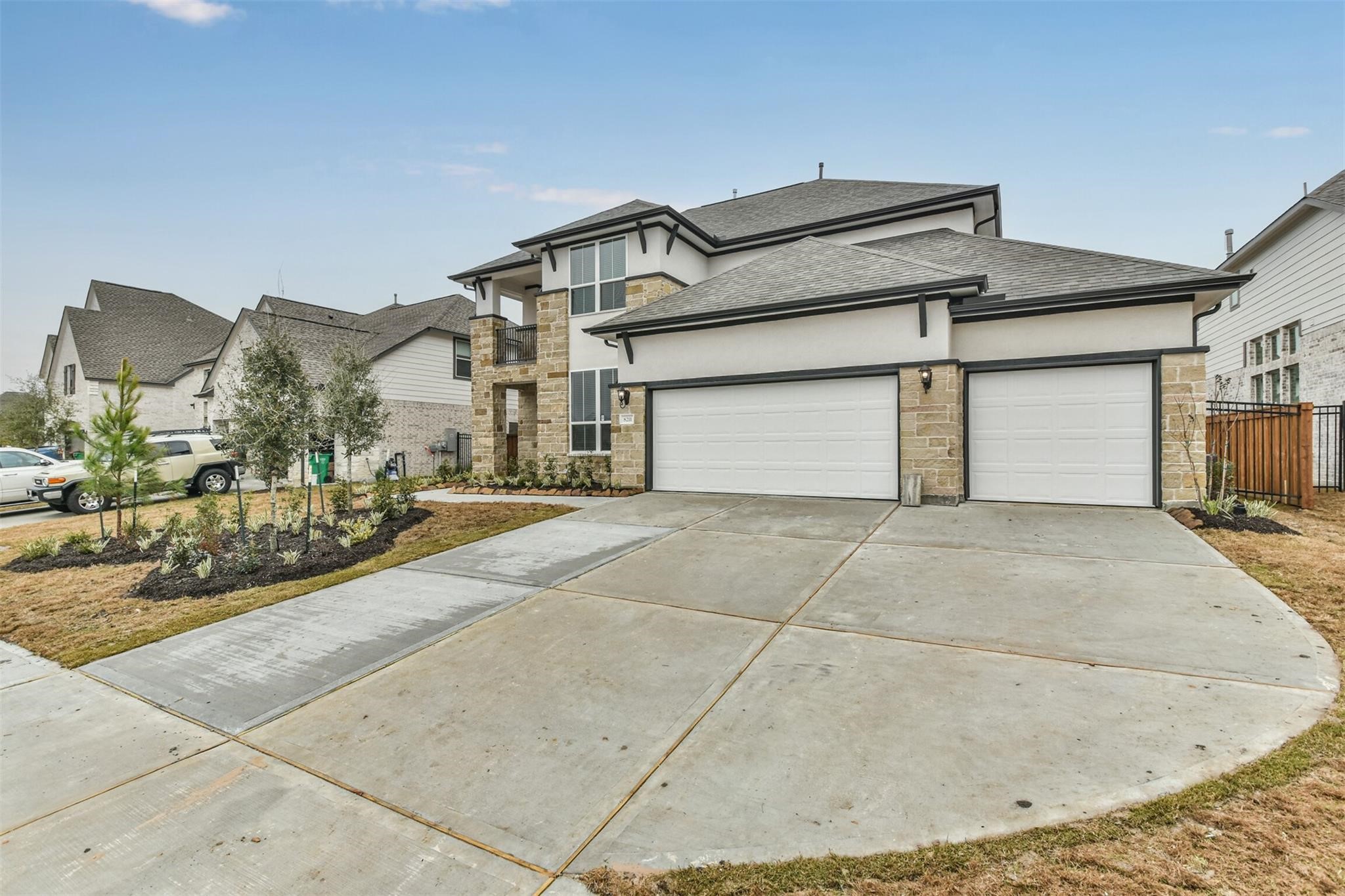 8211 Chartres Wind Drive Property Photo 2