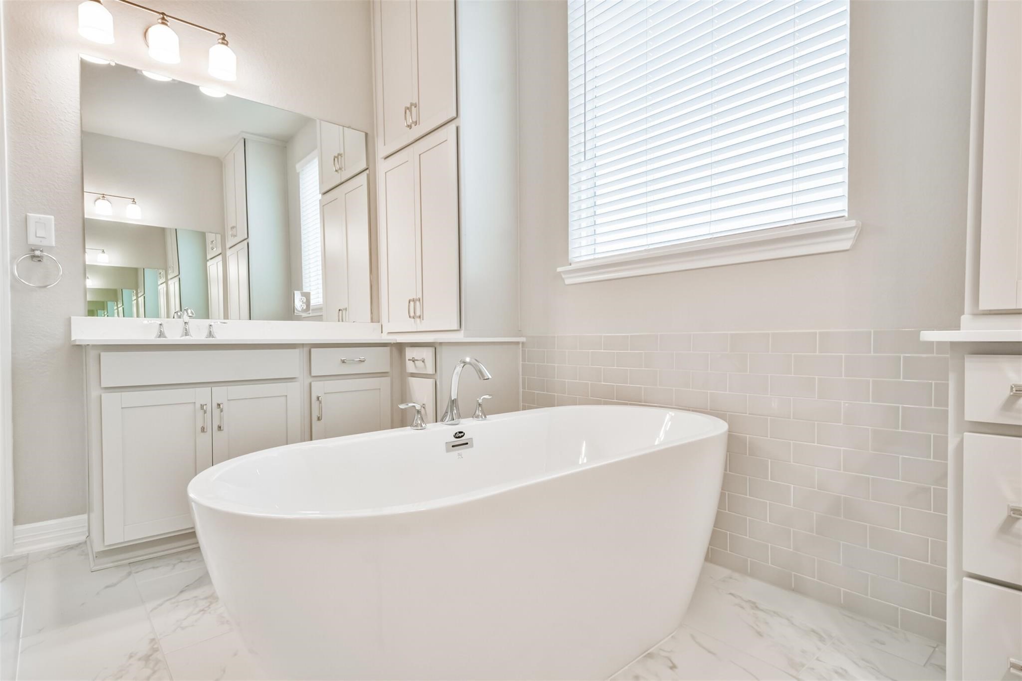 8211 Chartres Wind Drive Property Photo 22