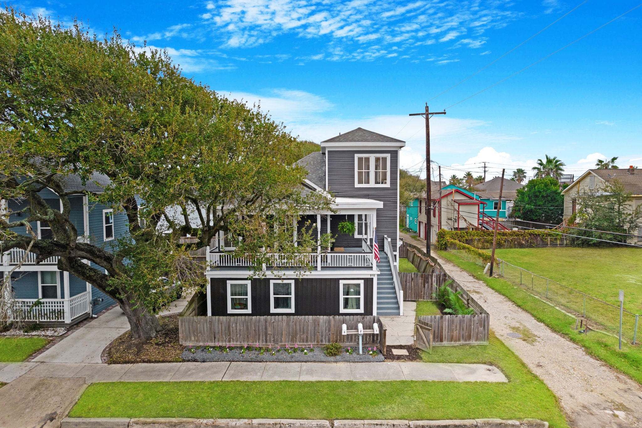 910 9th Street Property Photo 1