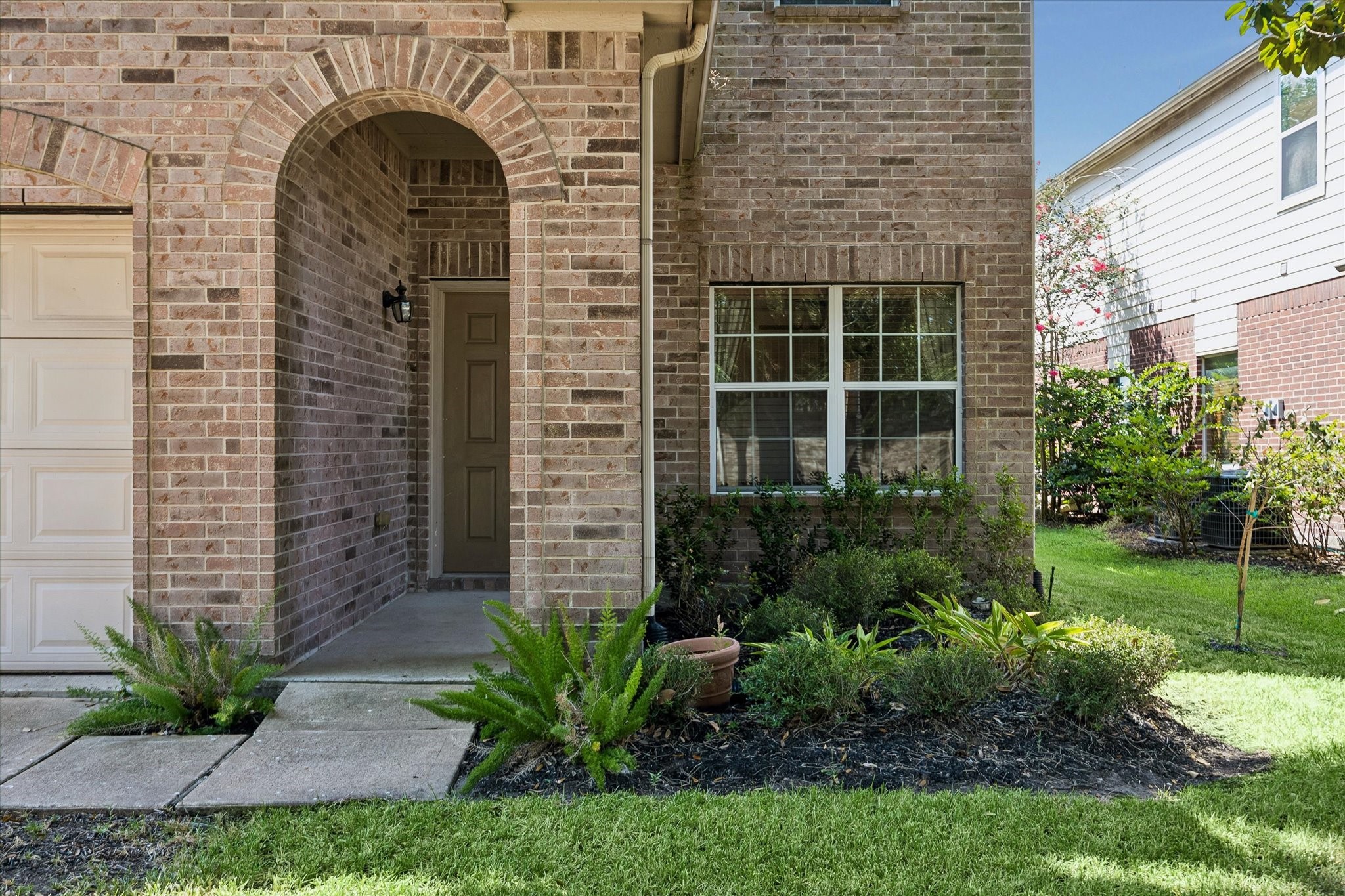 518 Honeysuckle Vine Drive Property Photo 5