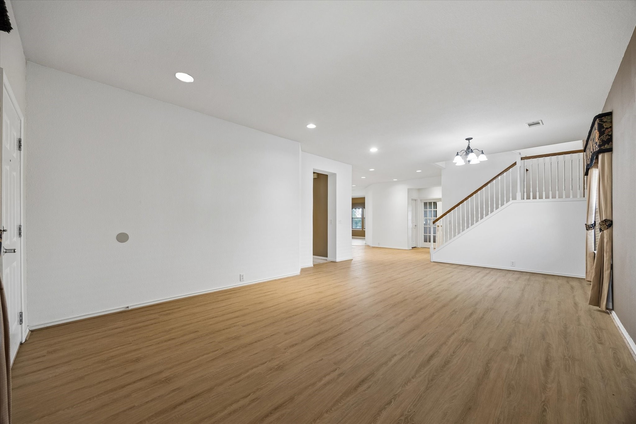 518 Honeysuckle Vine Drive Property Photo 6