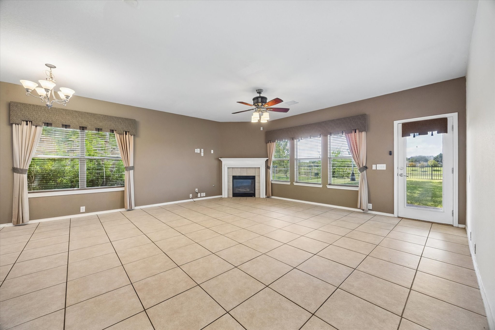 518 Honeysuckle Vine Drive Property Photo 14