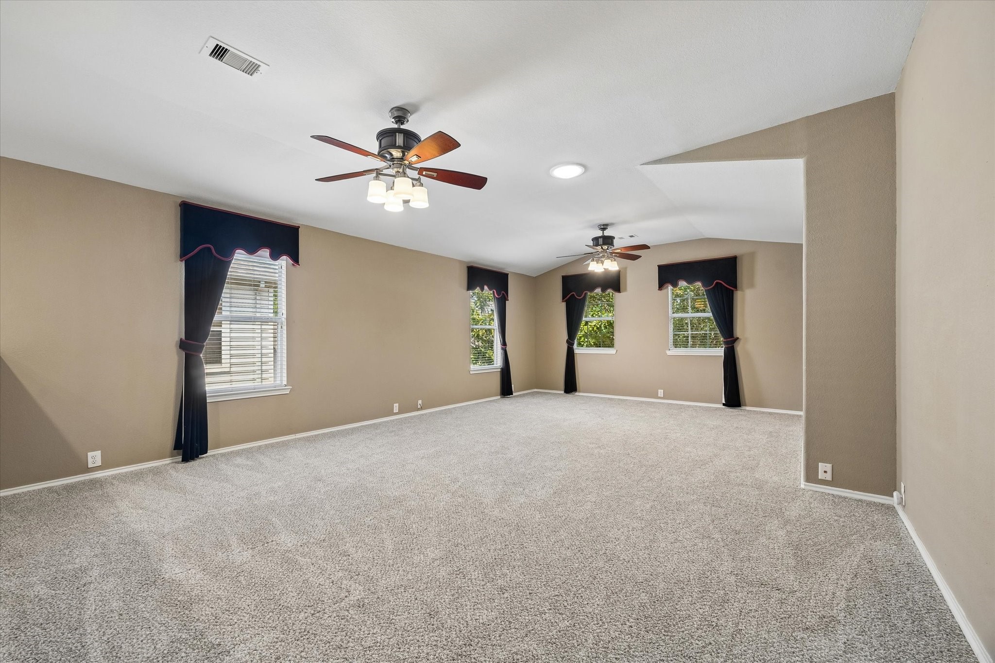 518 Honeysuckle Vine Drive Property Photo 22