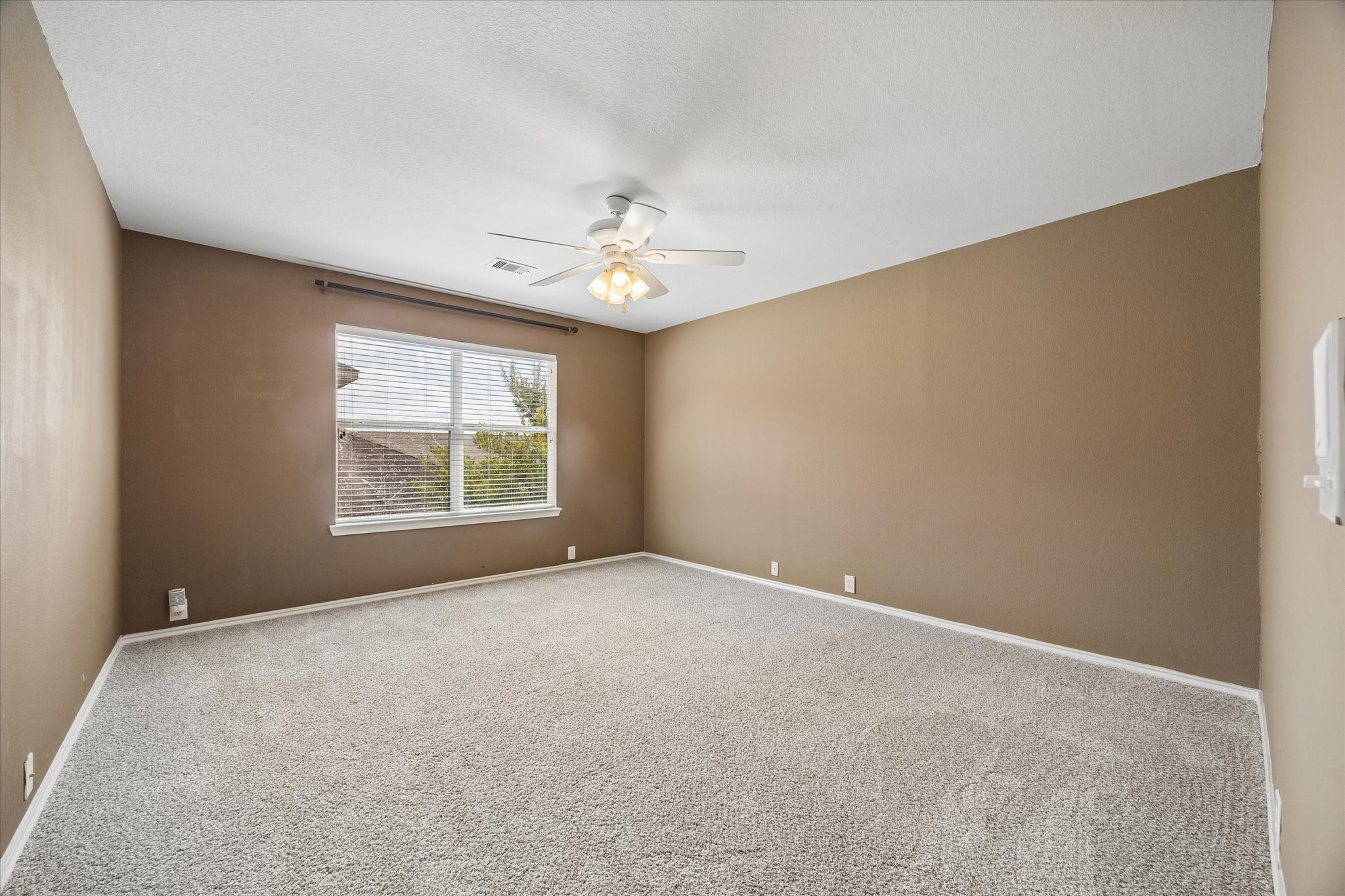 518 Honeysuckle Vine Drive Property Photo 30
