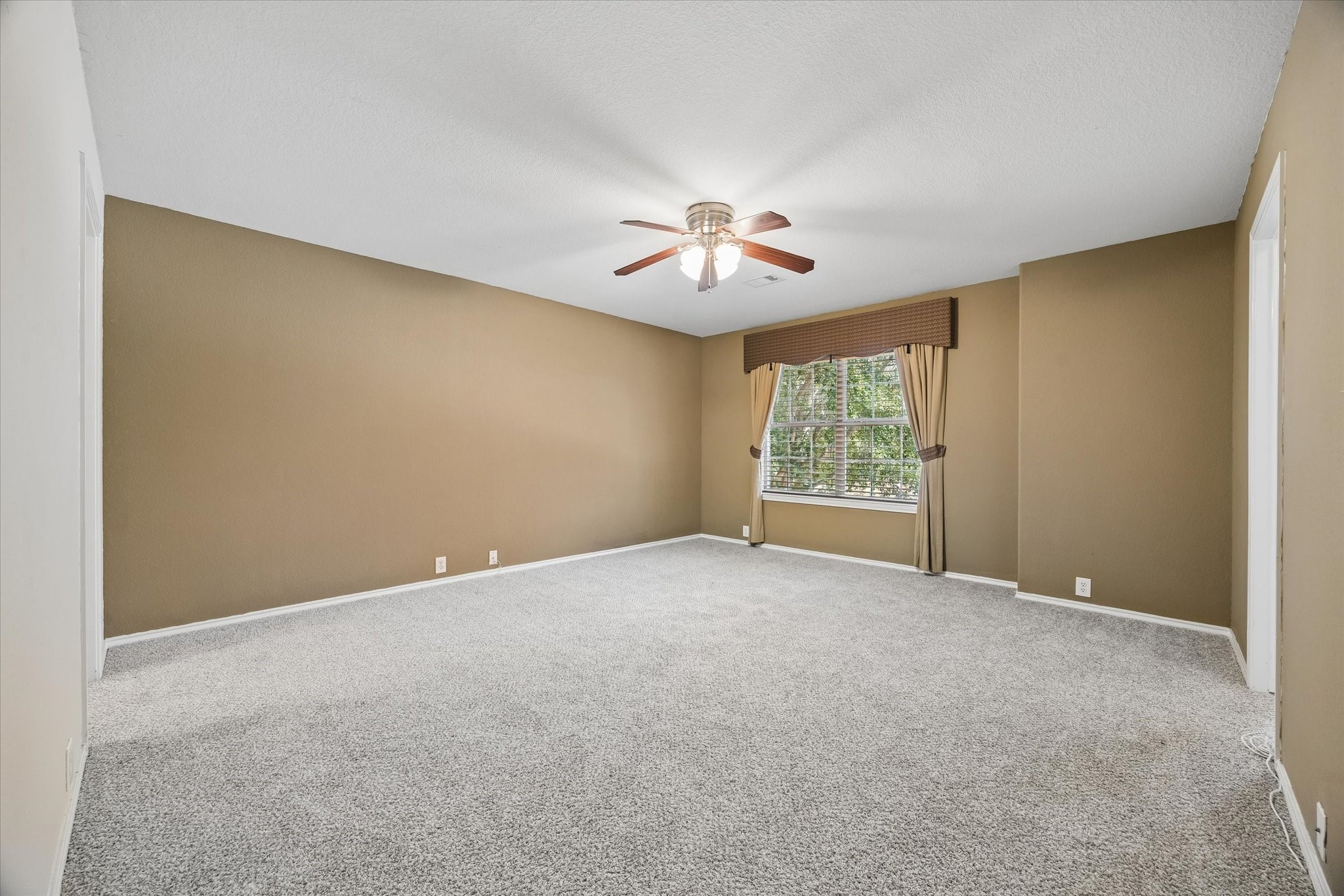 518 Honeysuckle Vine Drive Property Photo 34